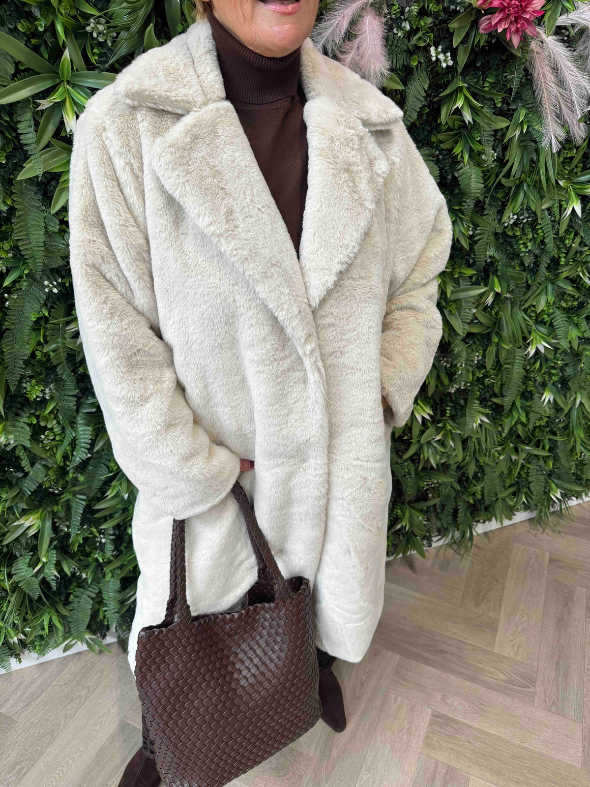 Lange faux fur mantel jas beige