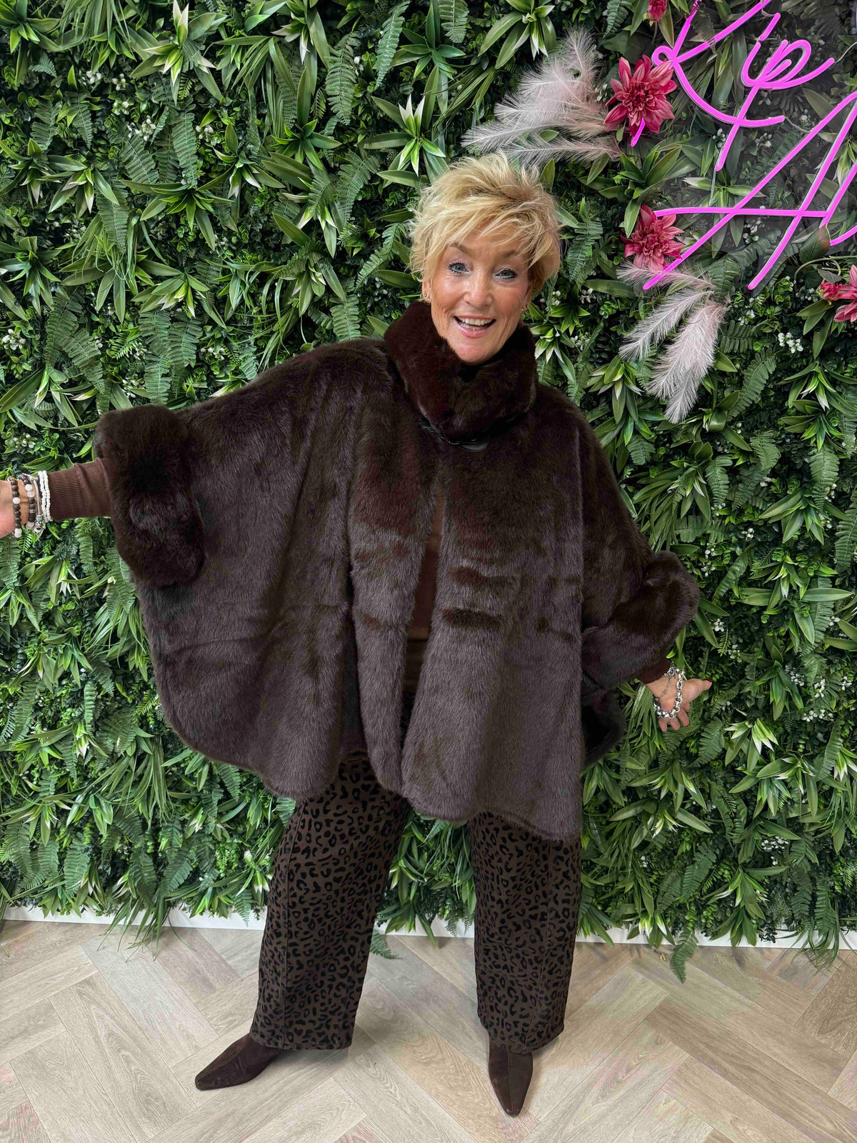Faux fur jas korte mouwen donkerbruin