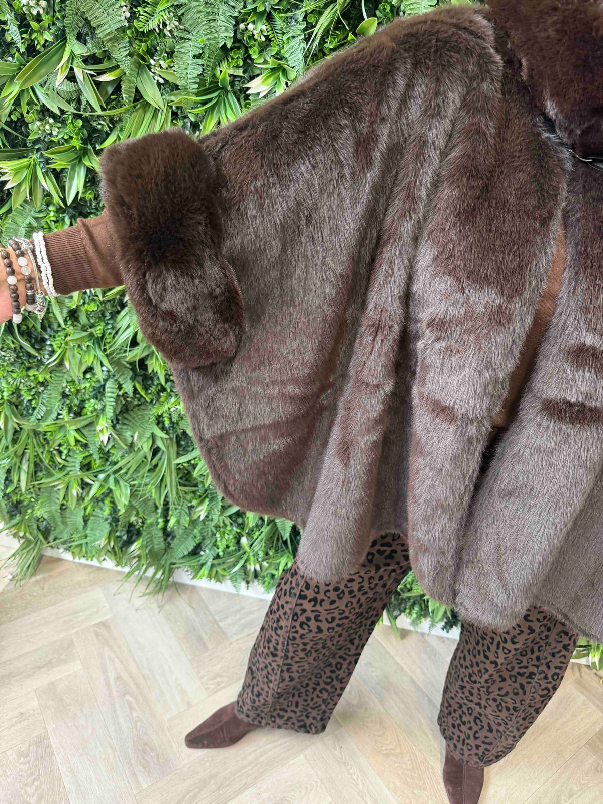 Faux fur jas korte mouwen donkerbruin