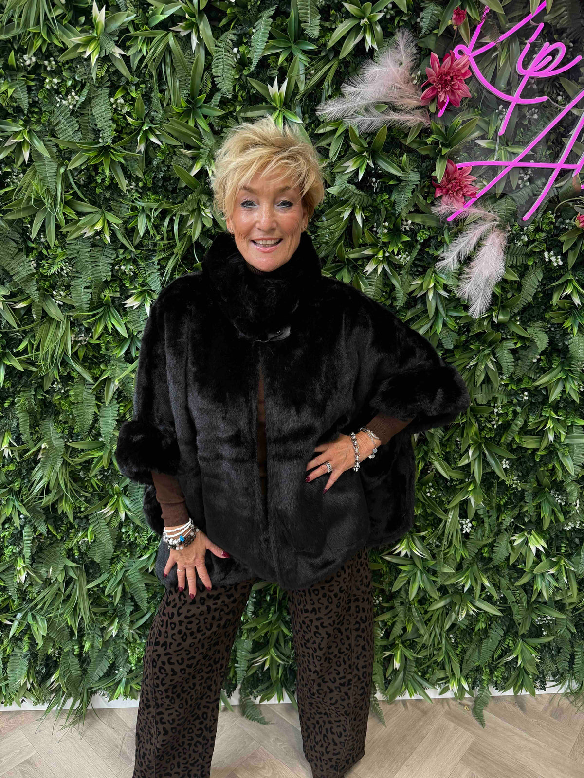 Faux fur jas korte mouwen zwart
