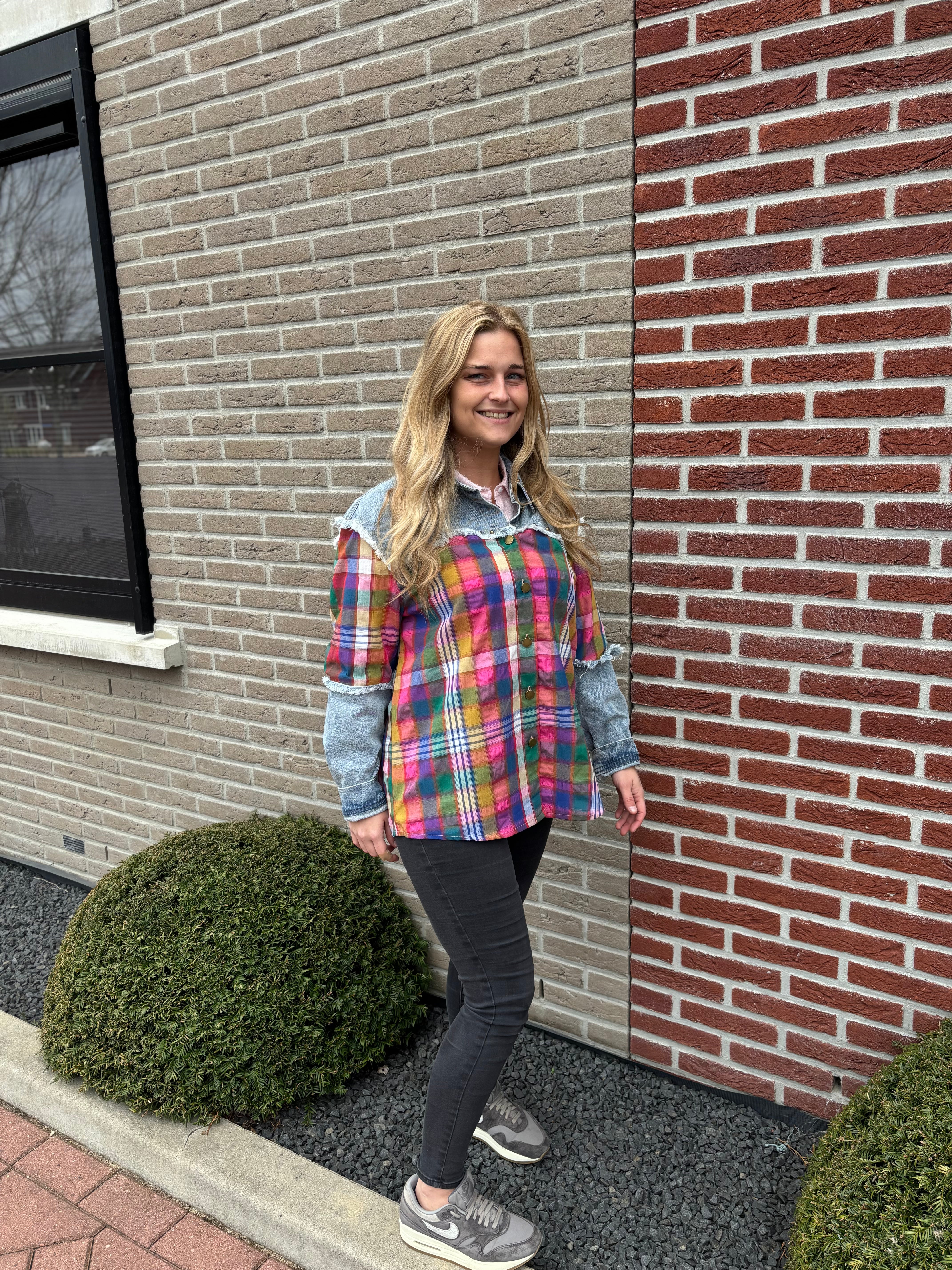 Lange spijkerjas met studs en multicolour roze/geel