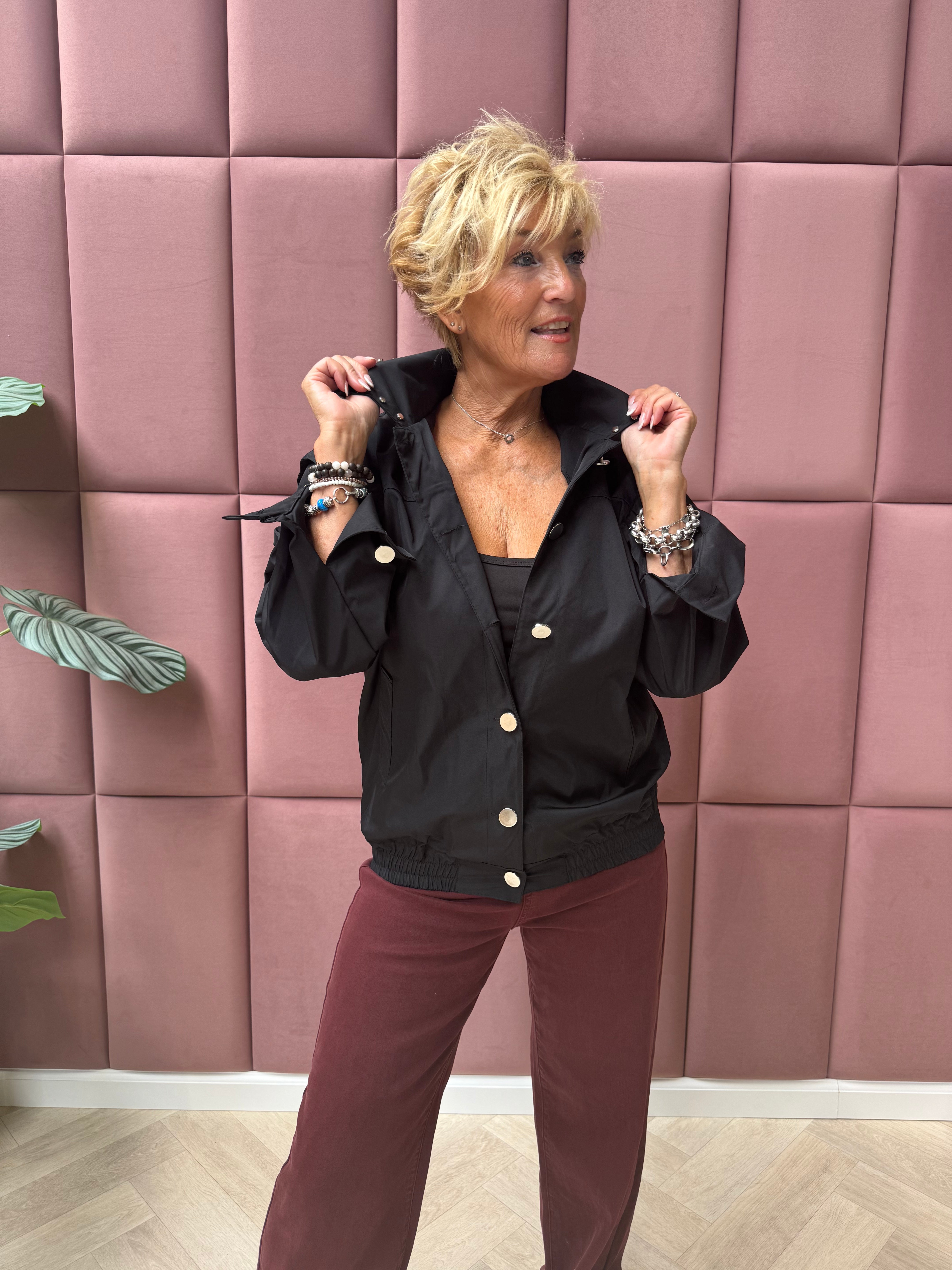 Jasje met studs zwart