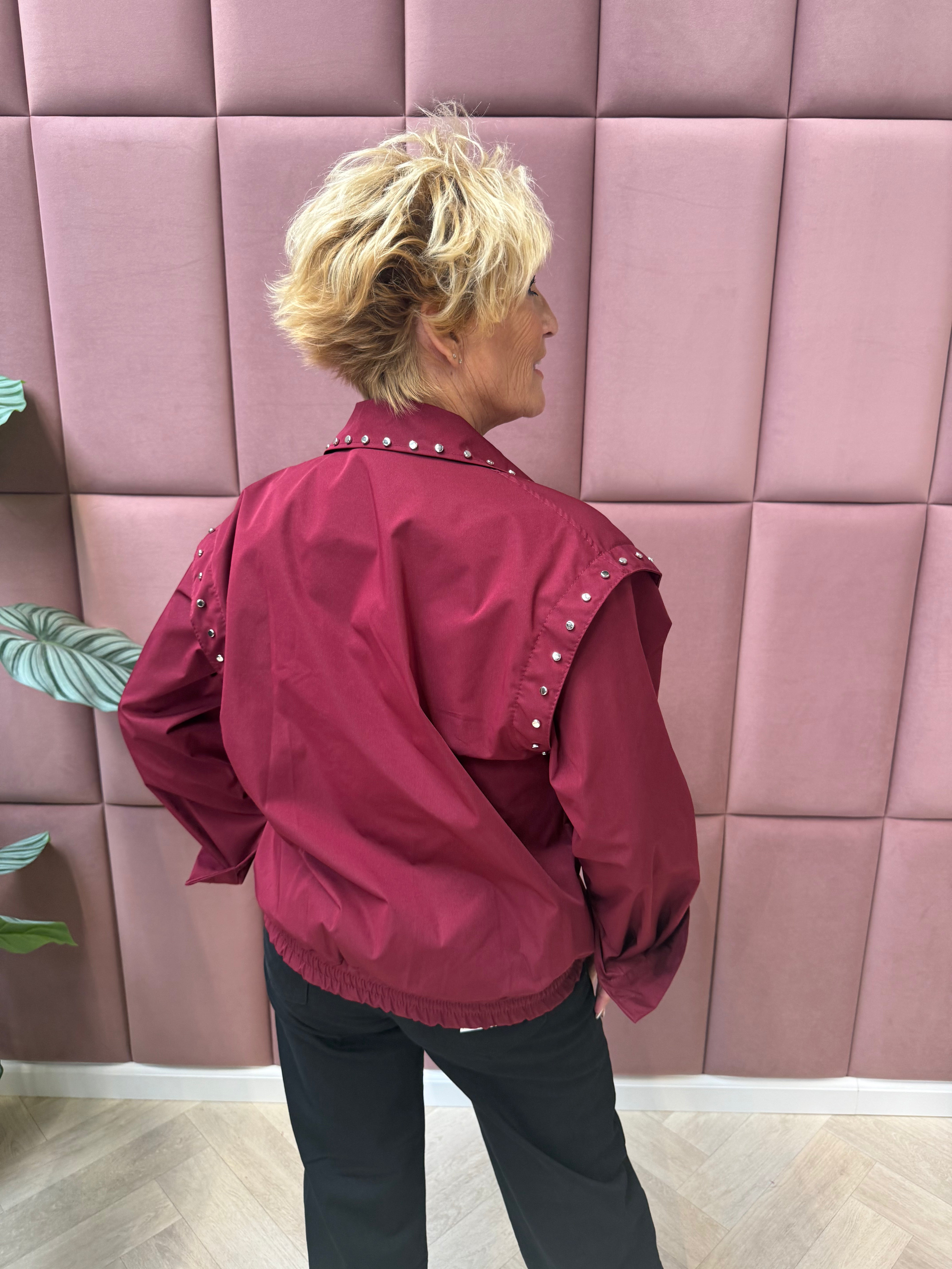 Jasje met studs bordeaux