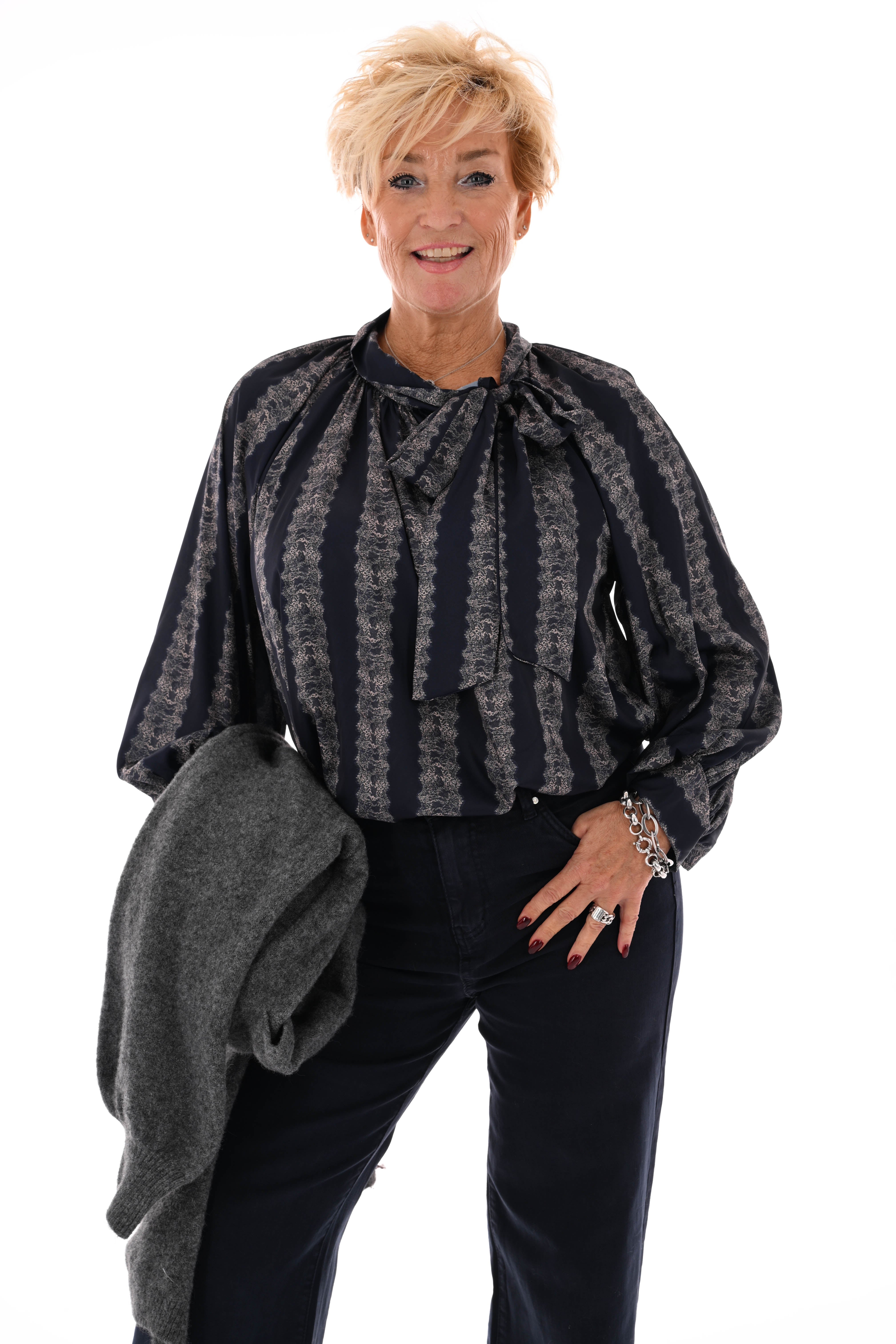 Silky blouse met strik kant detail marineblauw