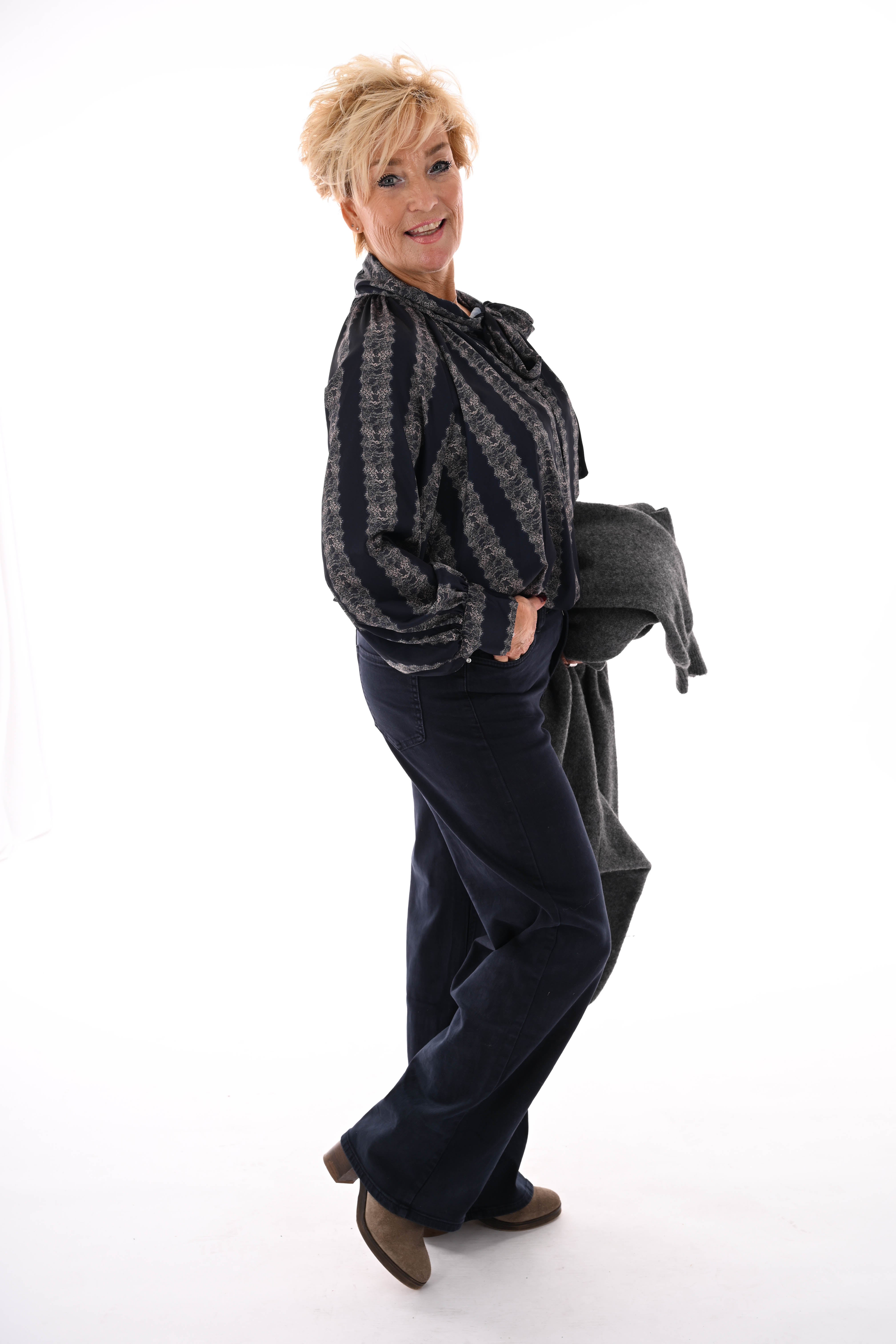 Silky blouse met strik kant detail marineblauw