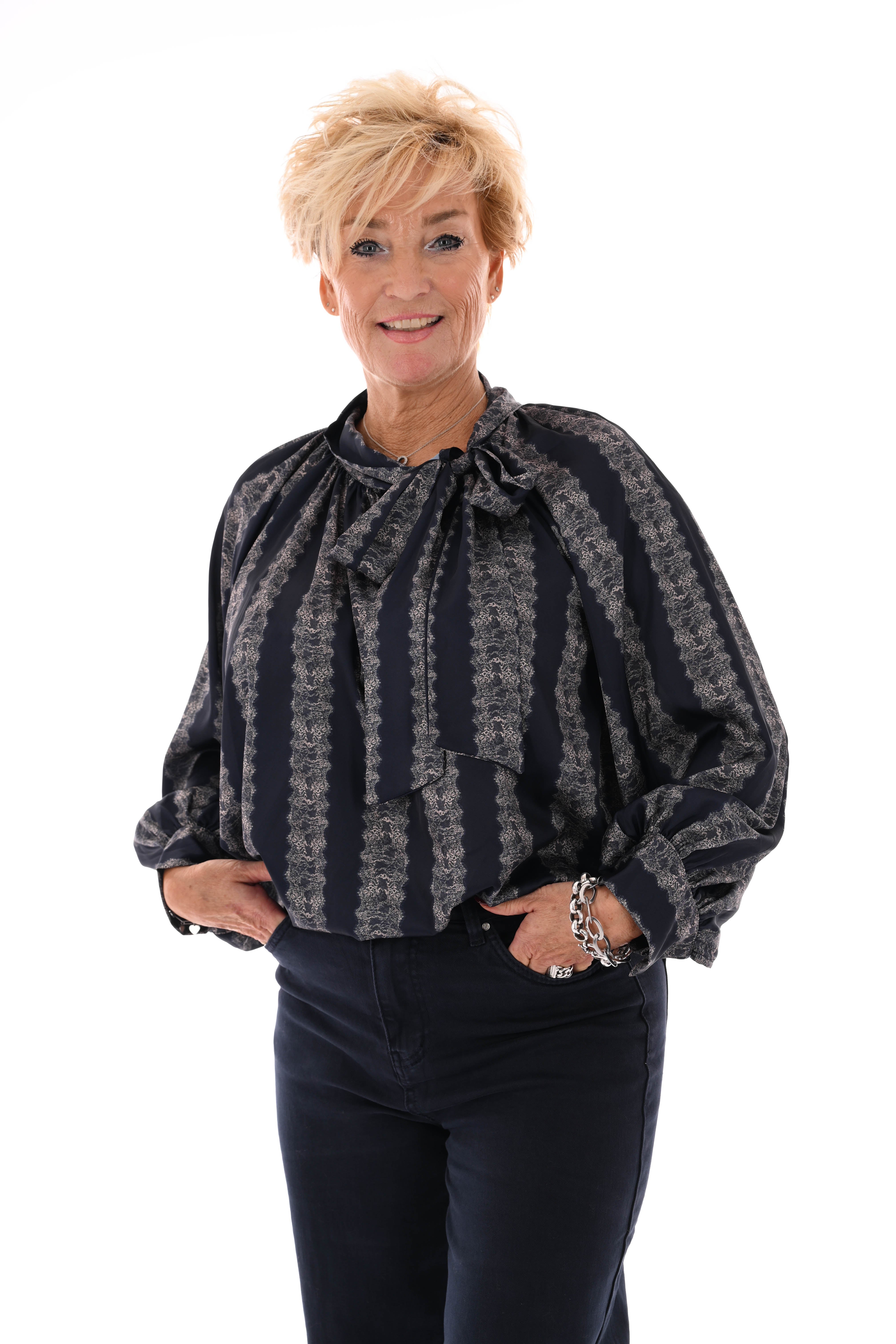 Silky blouse met strik kant detail marineblauw