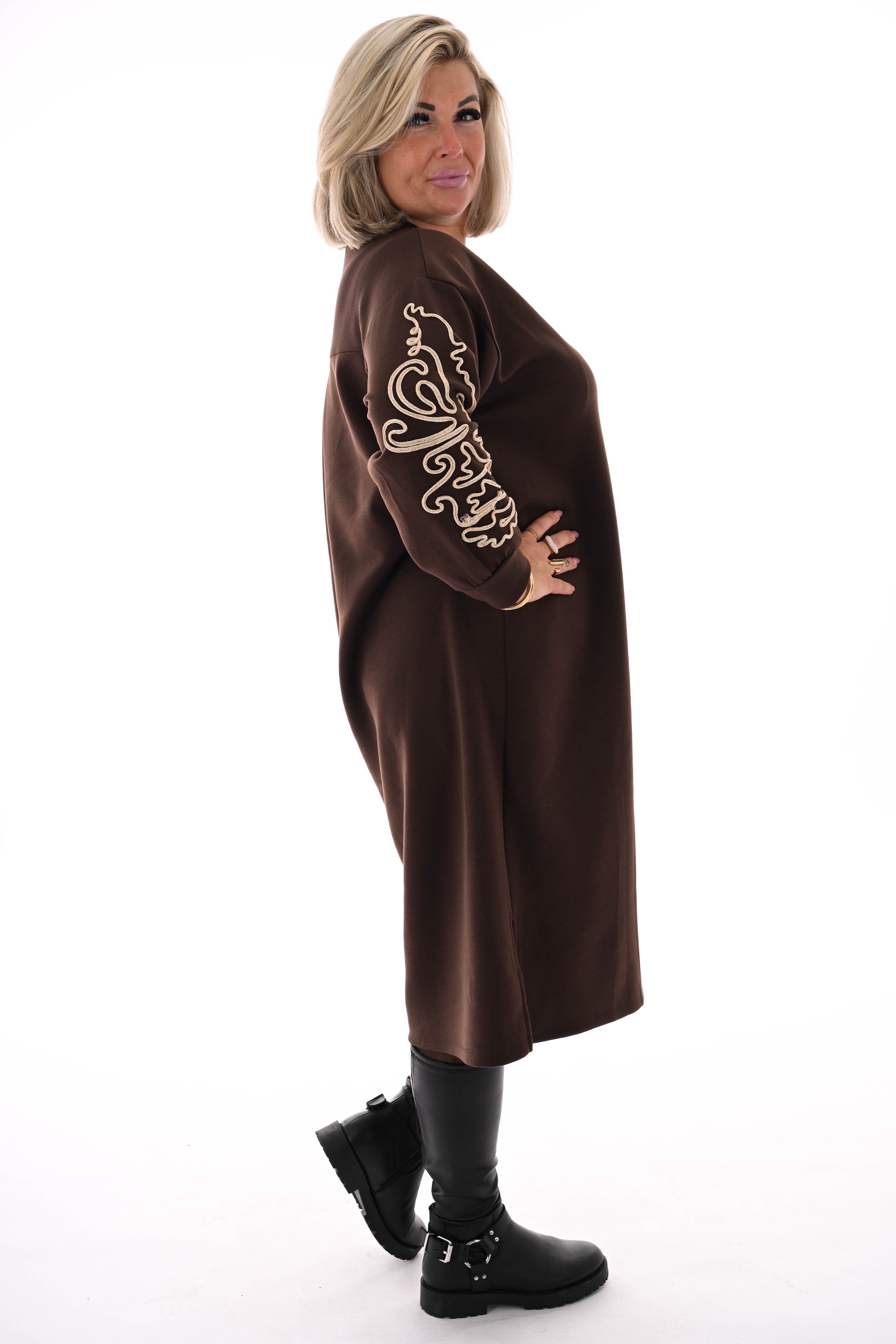Sweaterdress gouden borduursels bruin