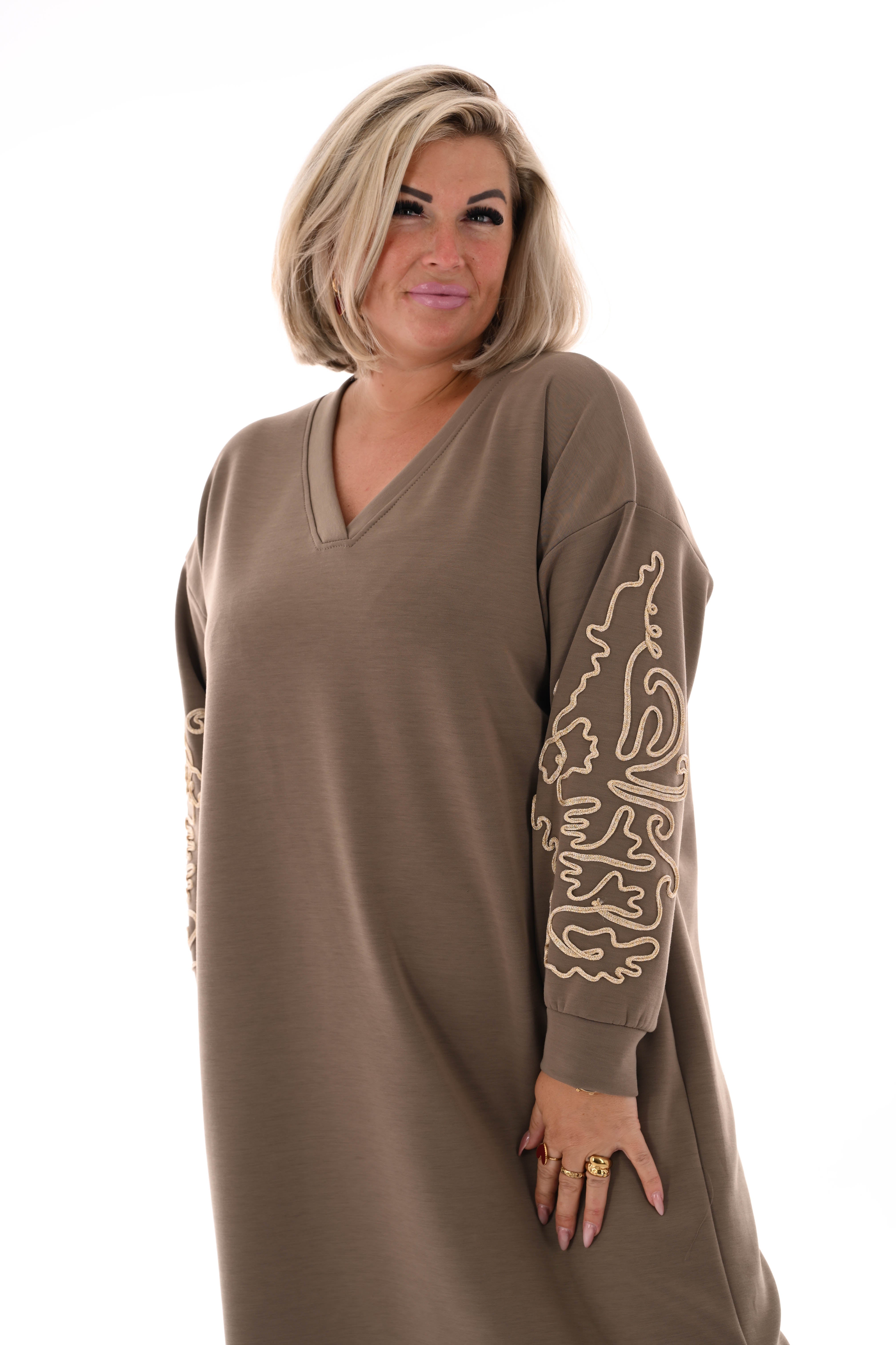 Sweaterdress gouden borduursels lichtbruin