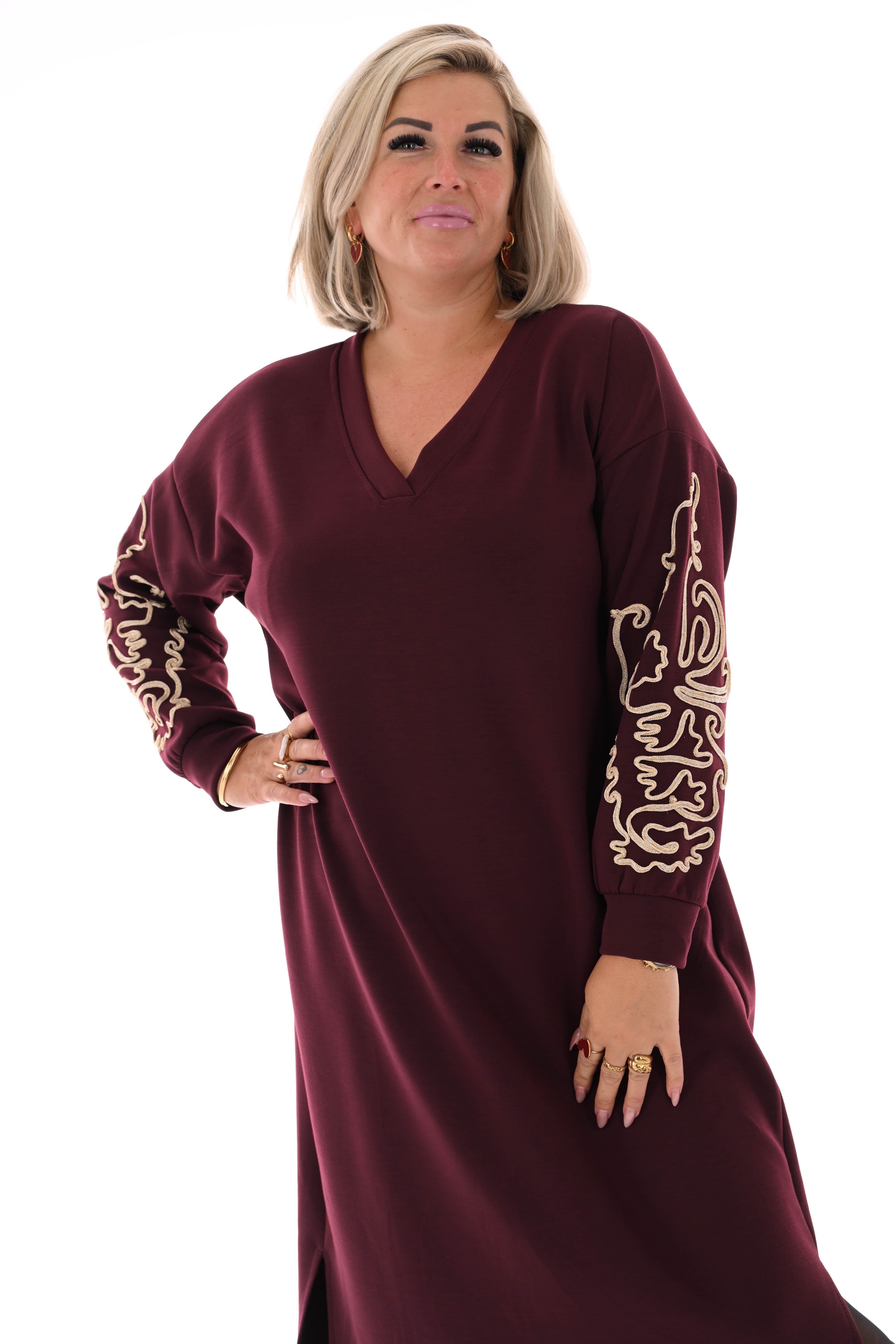 Sweaterdress gouden borduursels aubergine