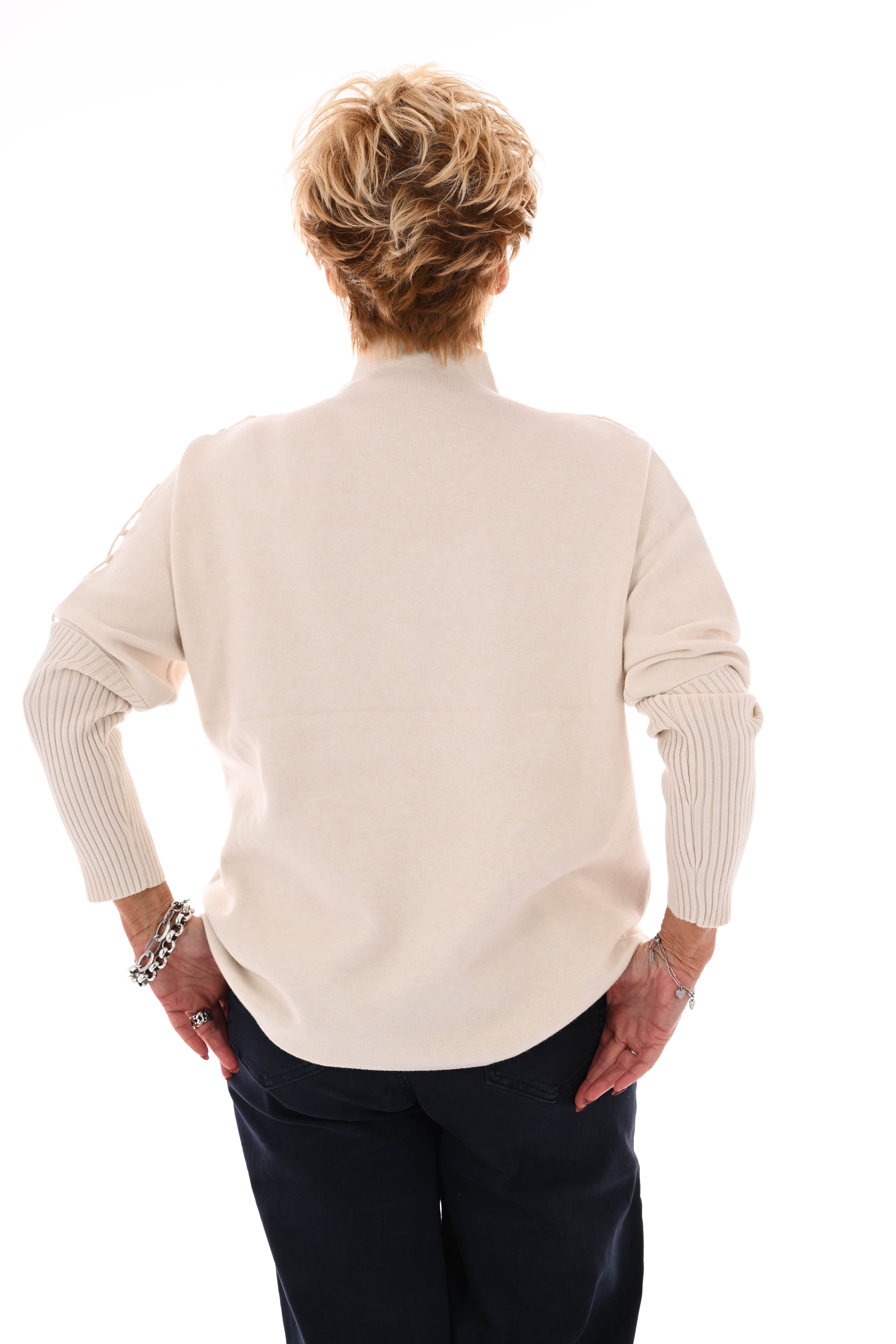 Top turtle neck met schouderdetail creme
