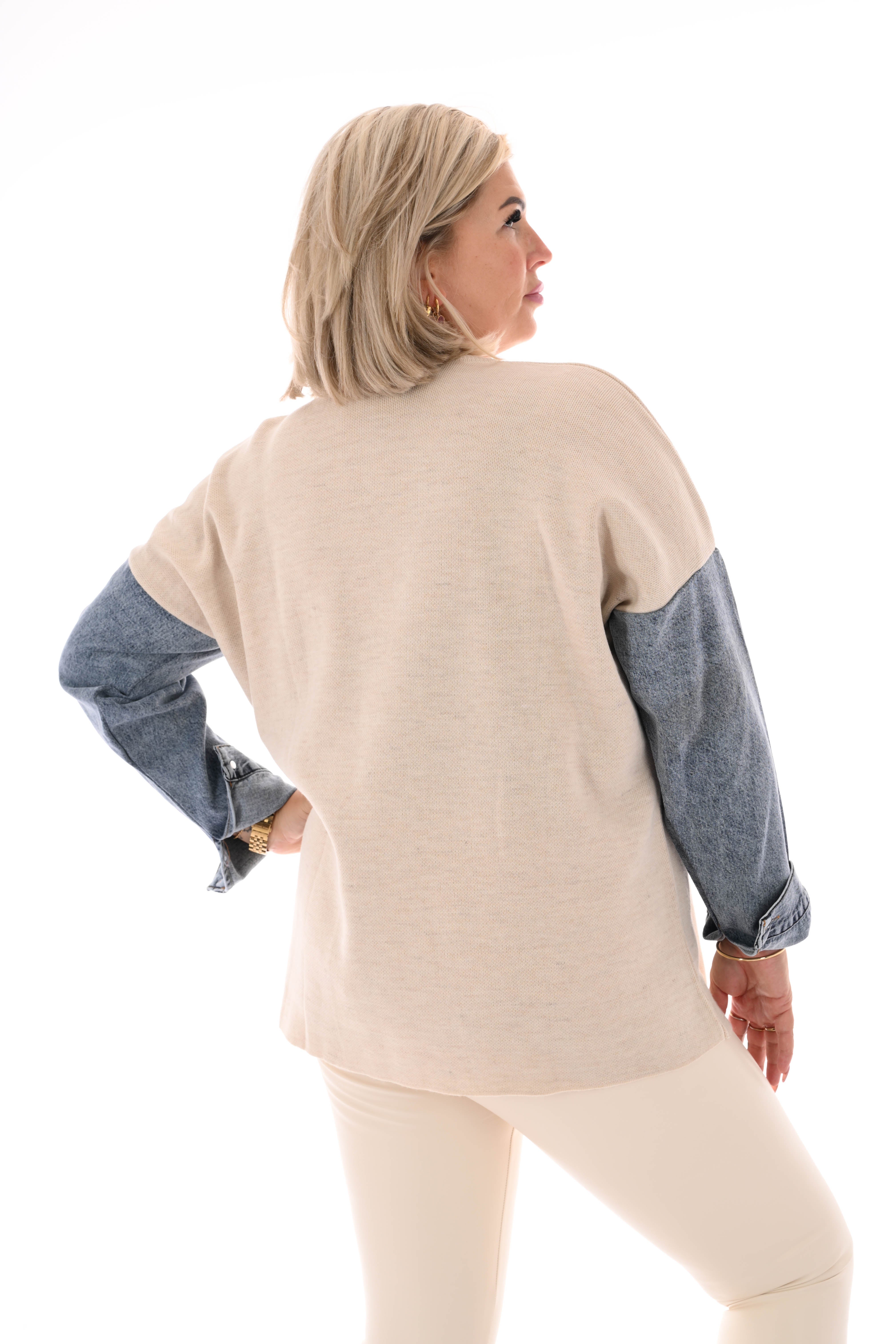 Gebreide trui met jeans beige