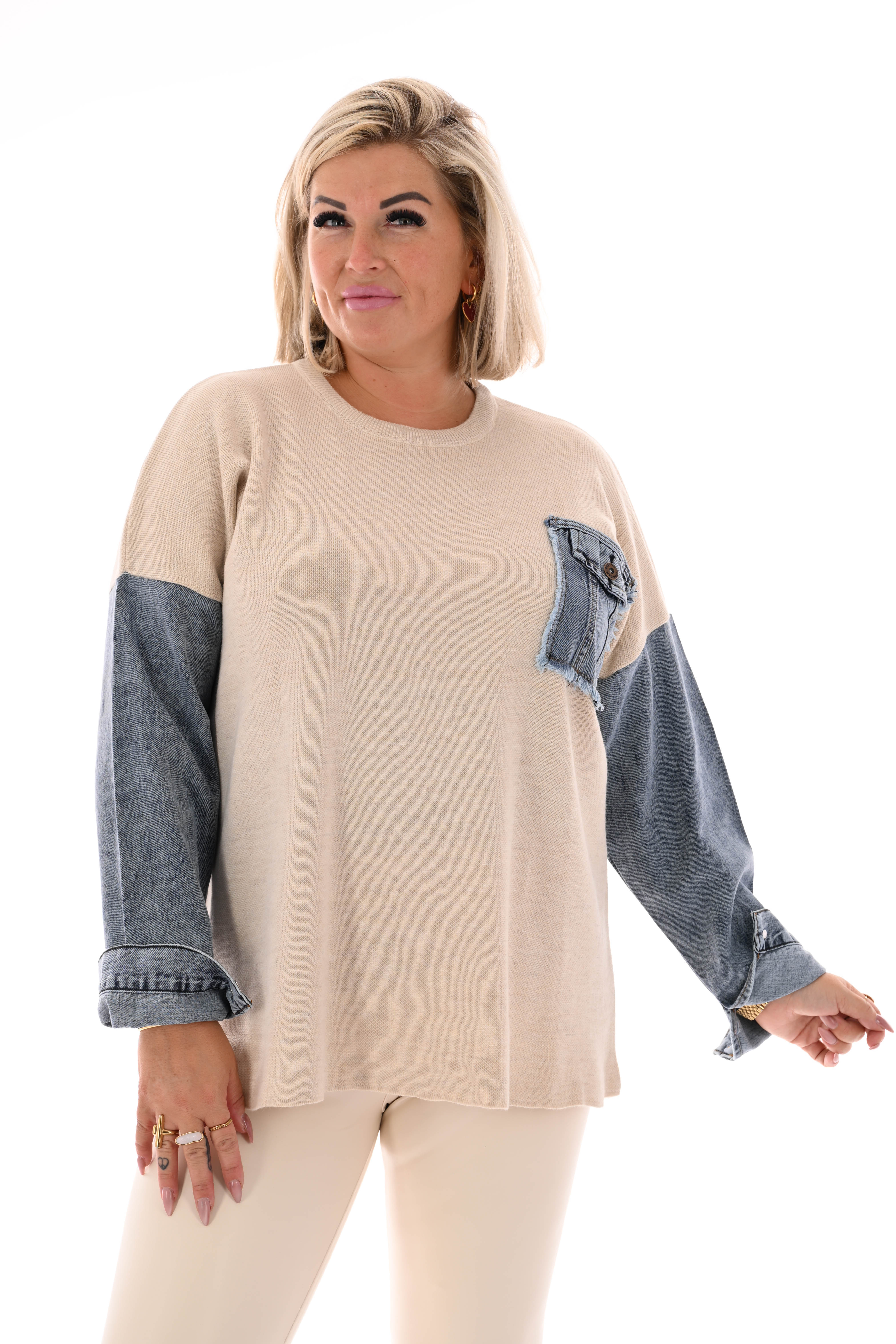Gebreide trui met jeans beige