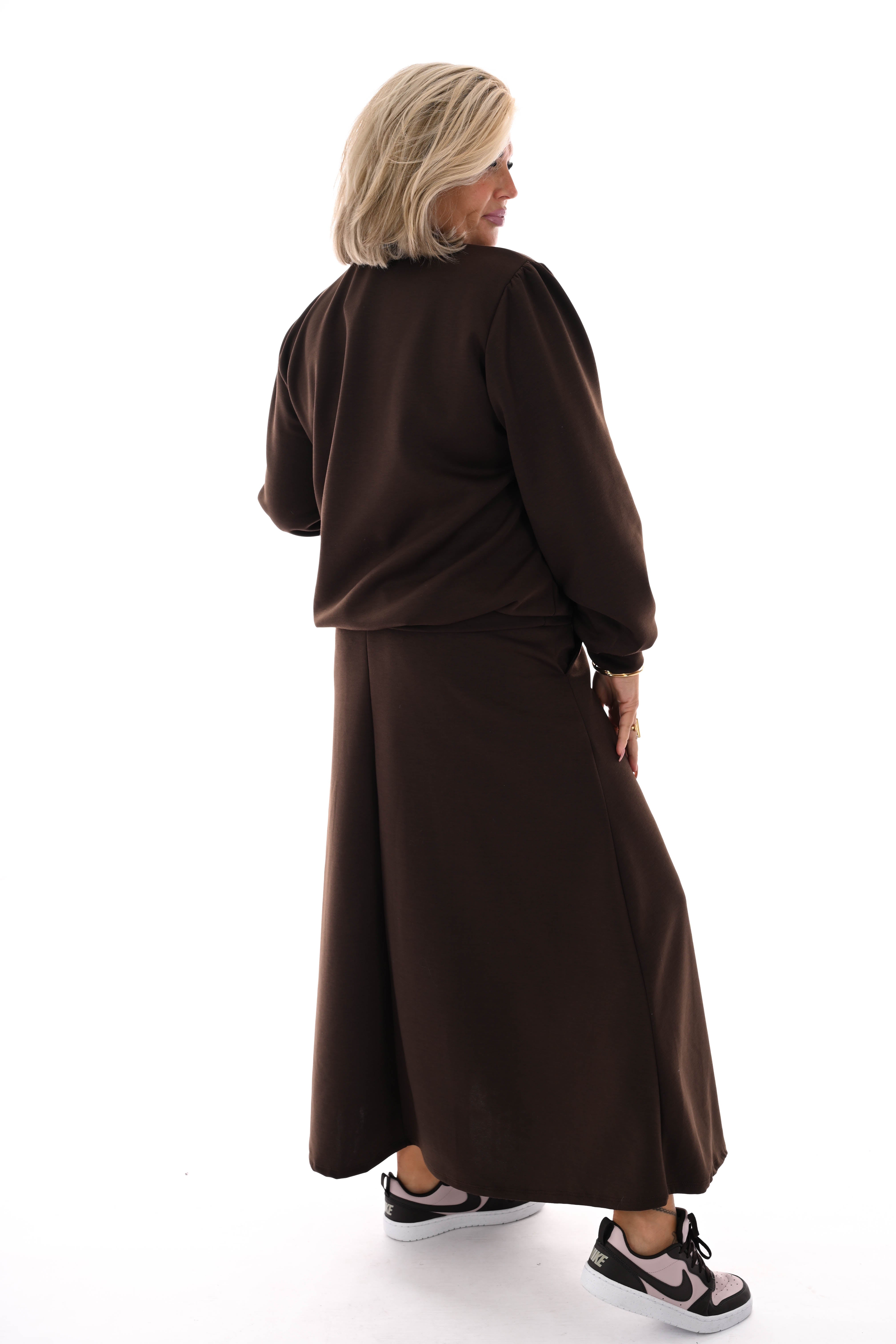 Tweedelig set sweater en rok donkerbruin