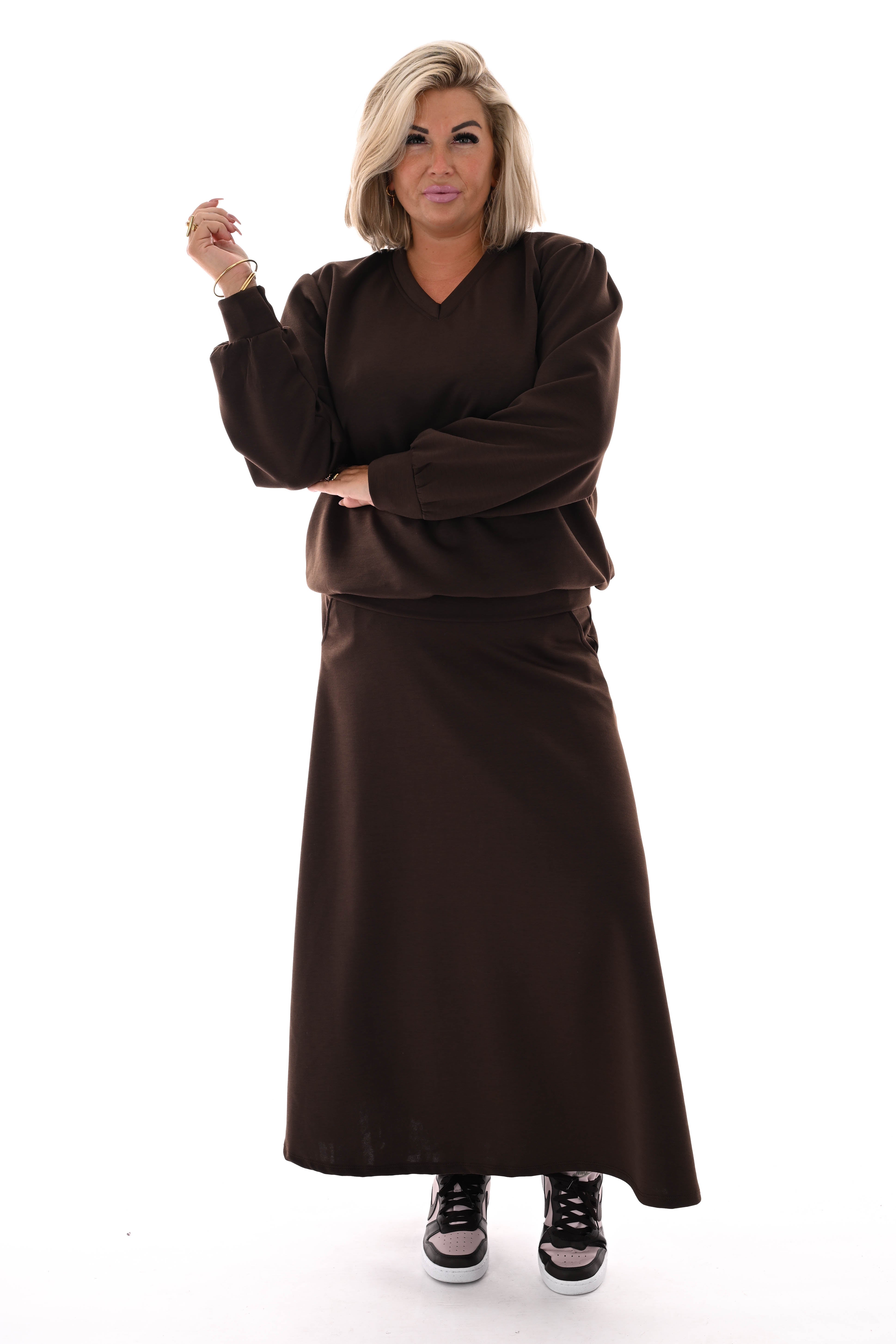 Tweedelig set sweater en rok donkerbruin