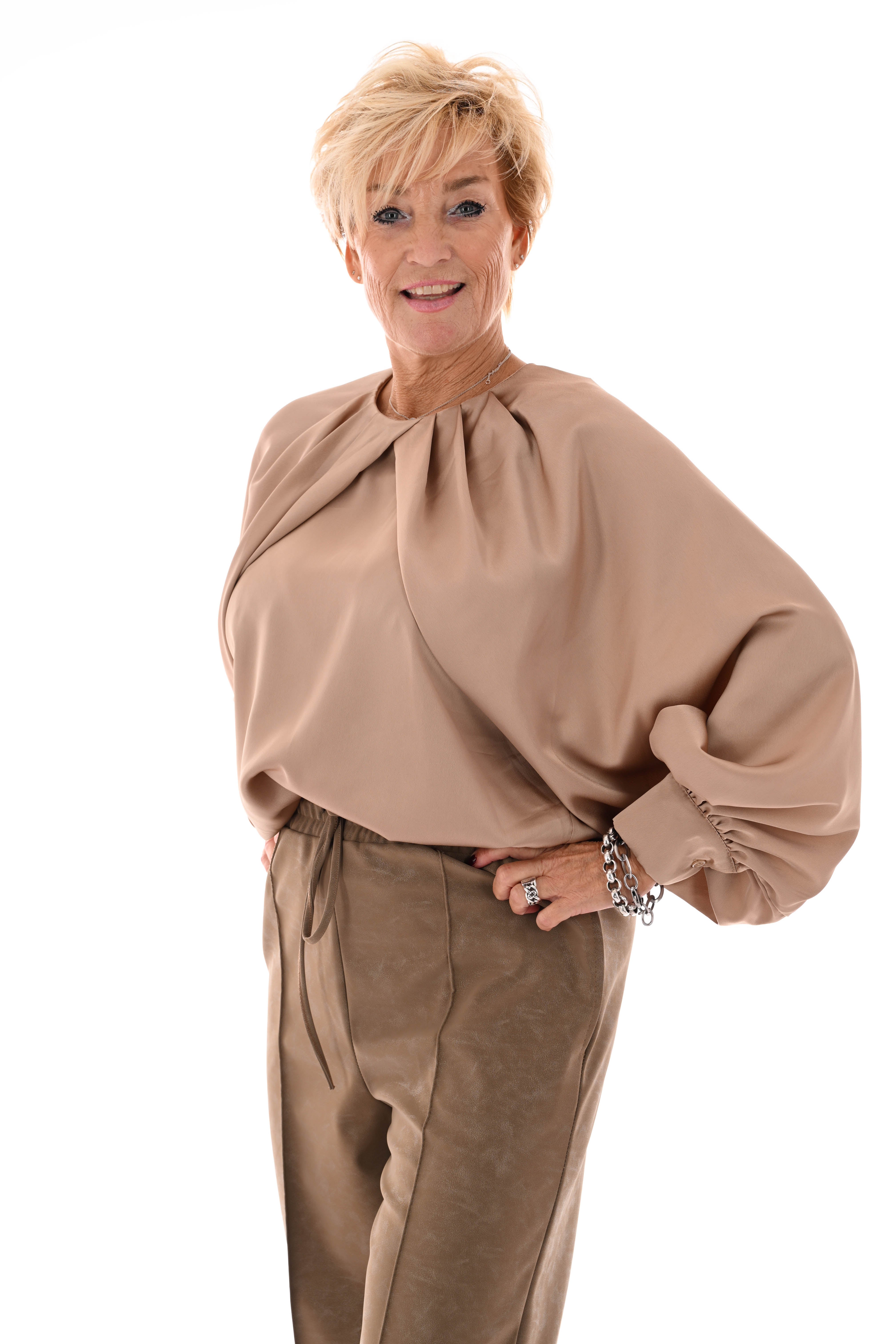 Silky blouse met pofmouwen beige