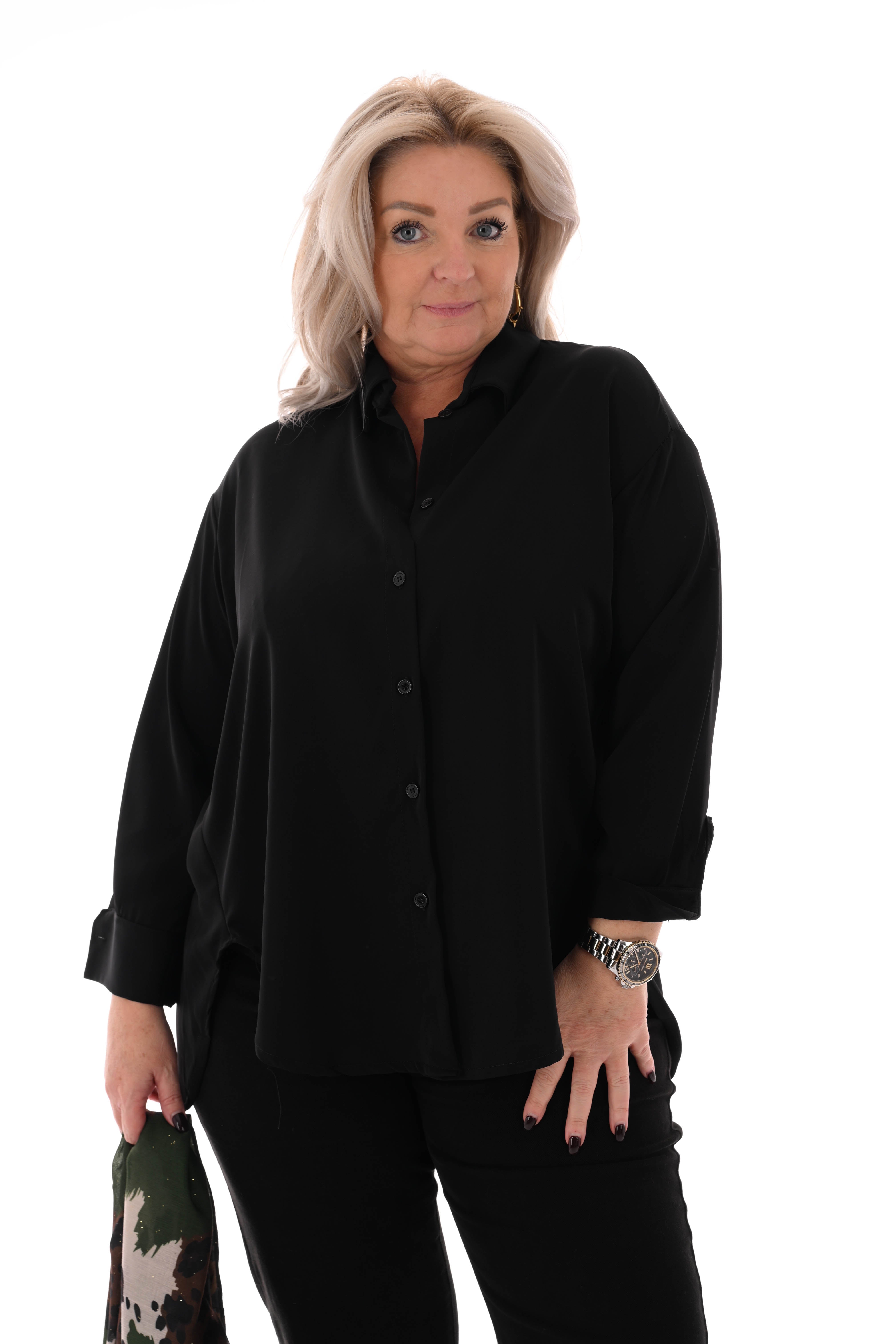 Doorknoop blouse uni zwart