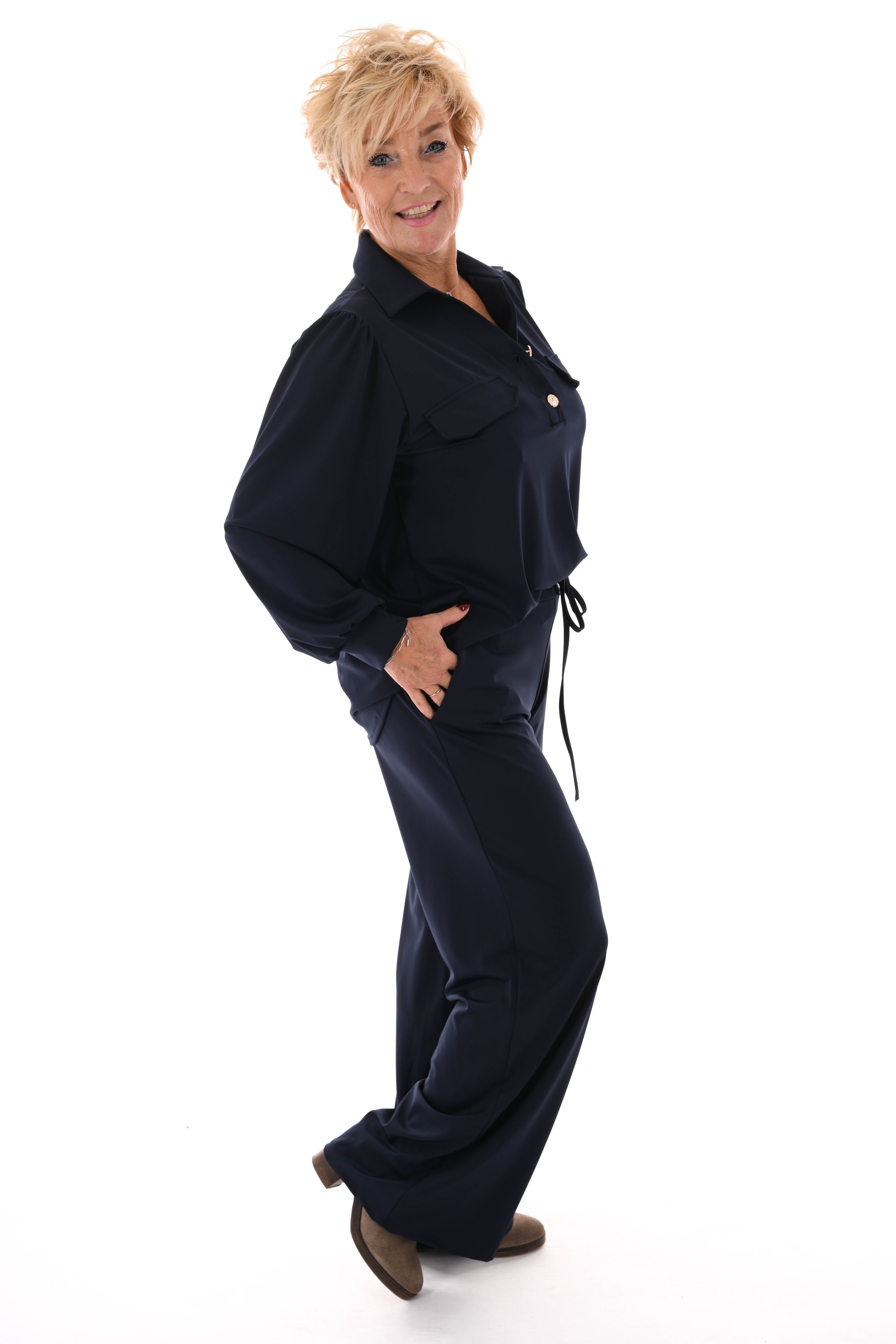 Tweedelig travel pak top v-hals met kraag marineblauw