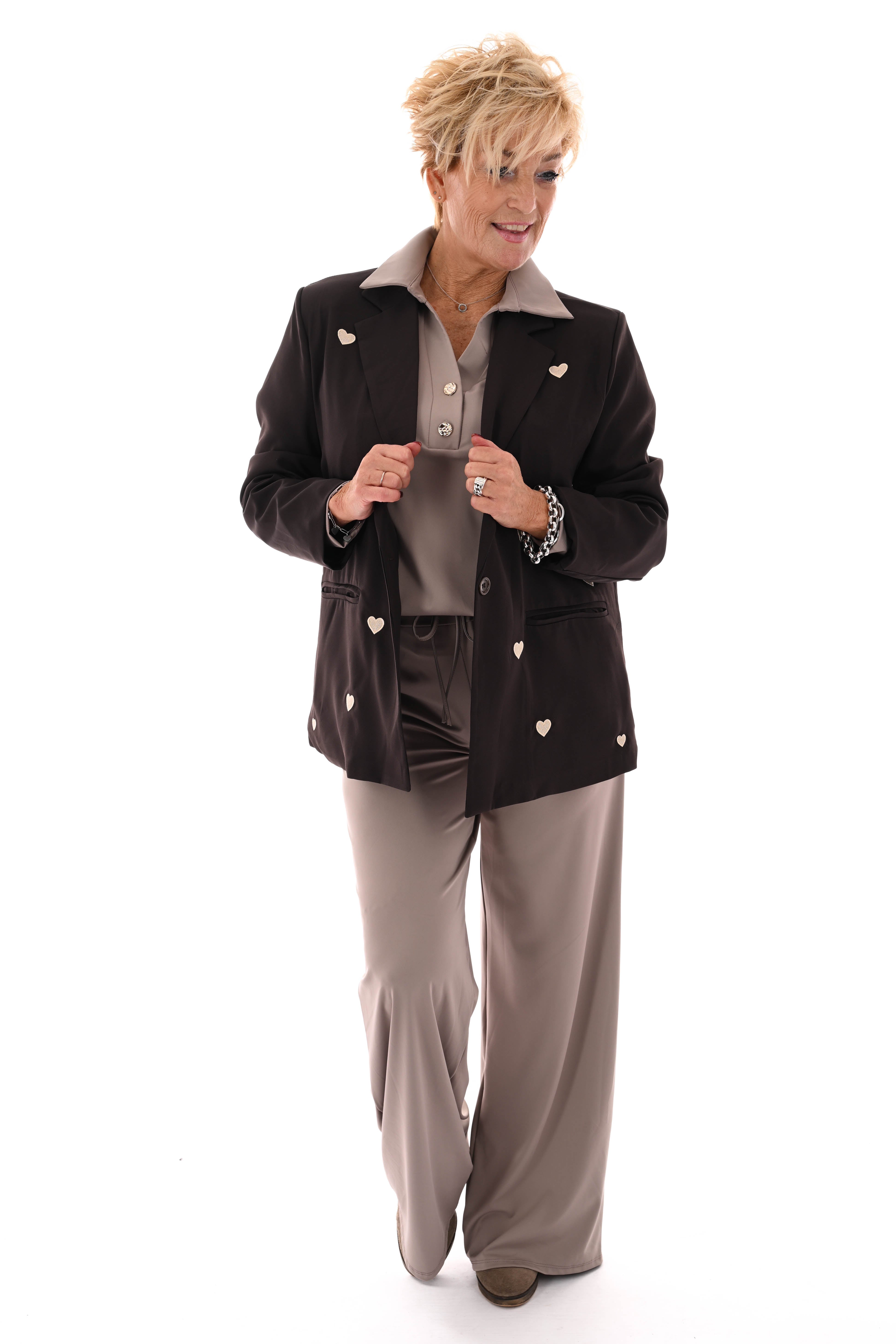 Tweedelig travel pak top v-hals met kraag taupe