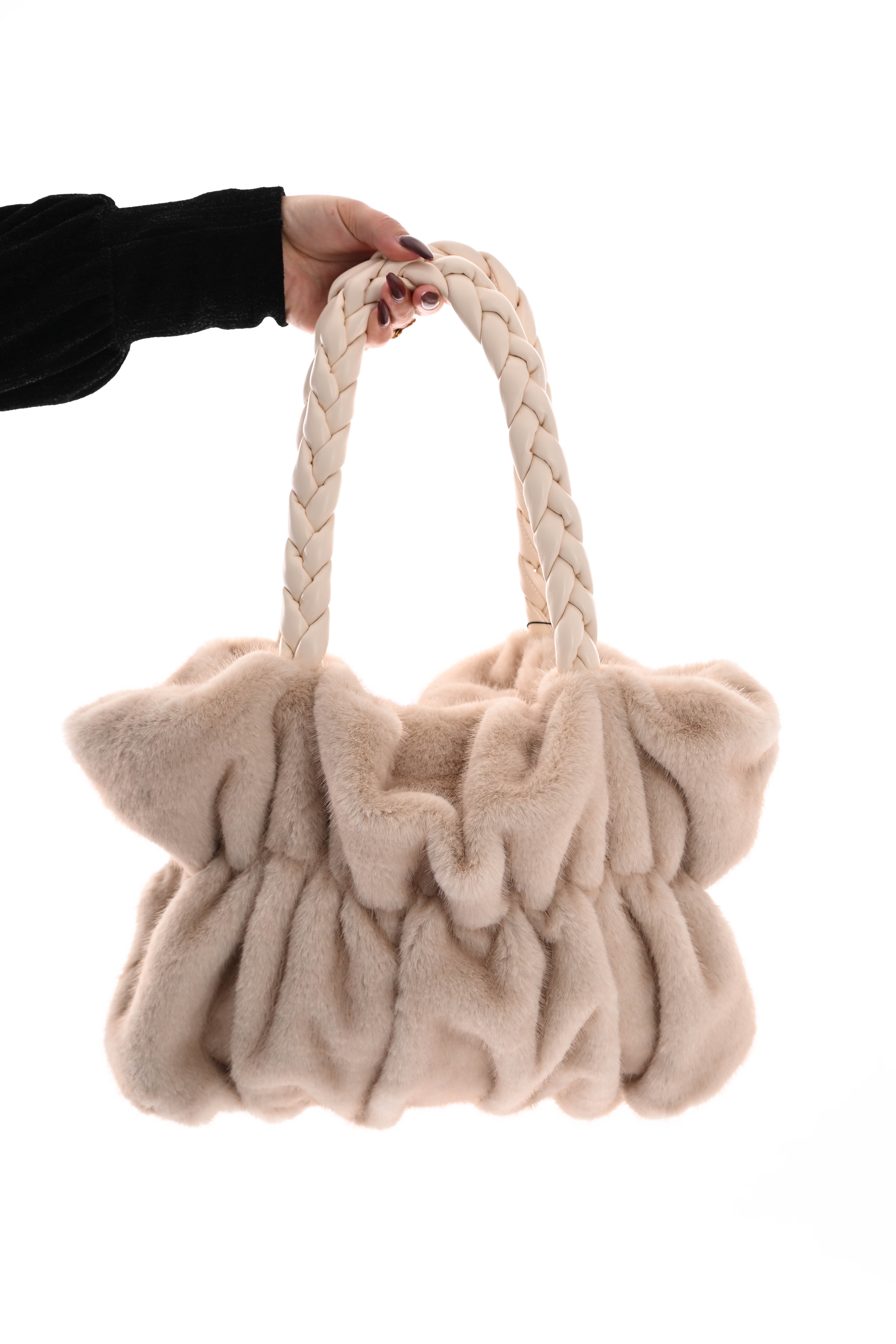 Handtas faux fur groot gevlochten handvat creme