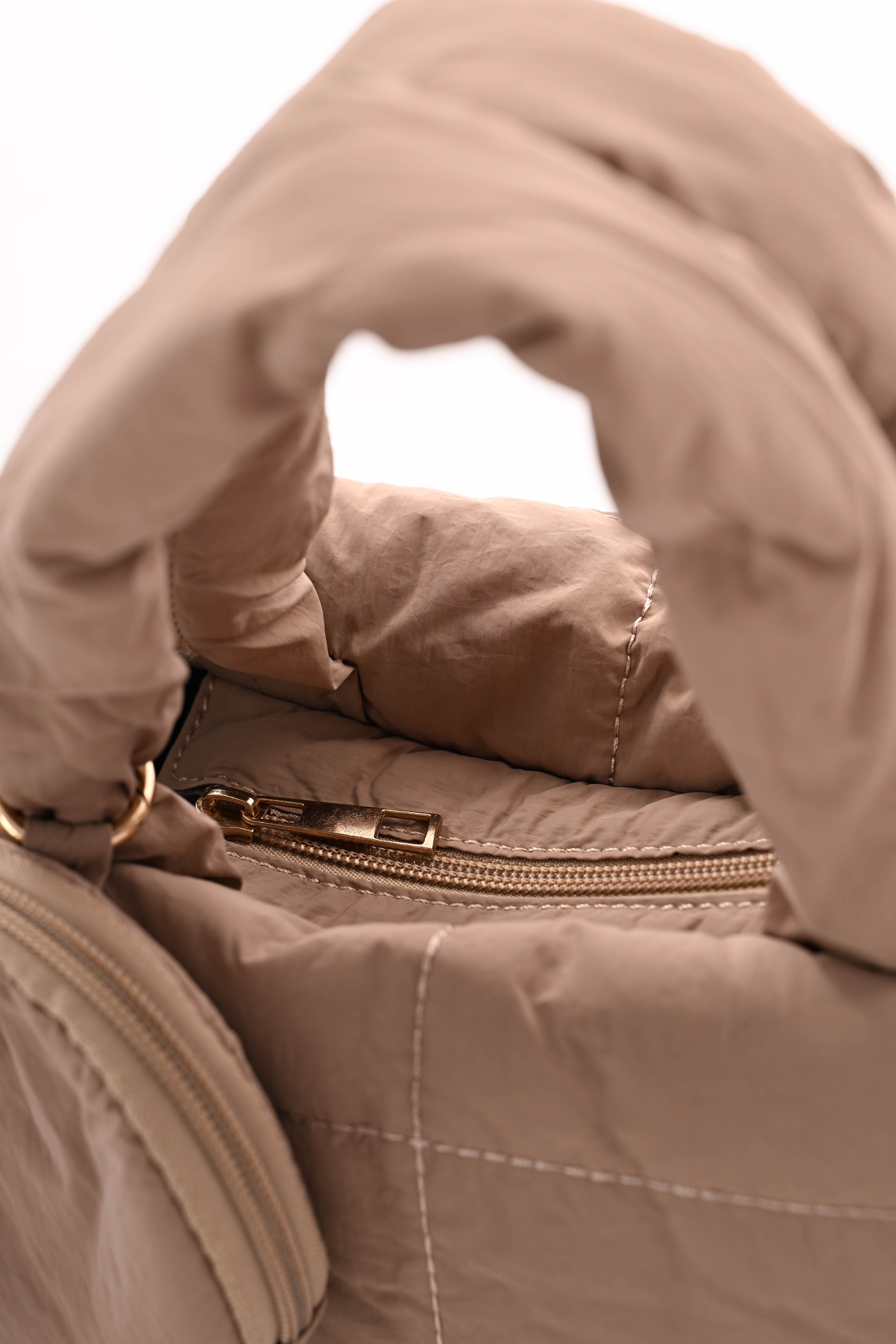 Mini puffer tas taupe