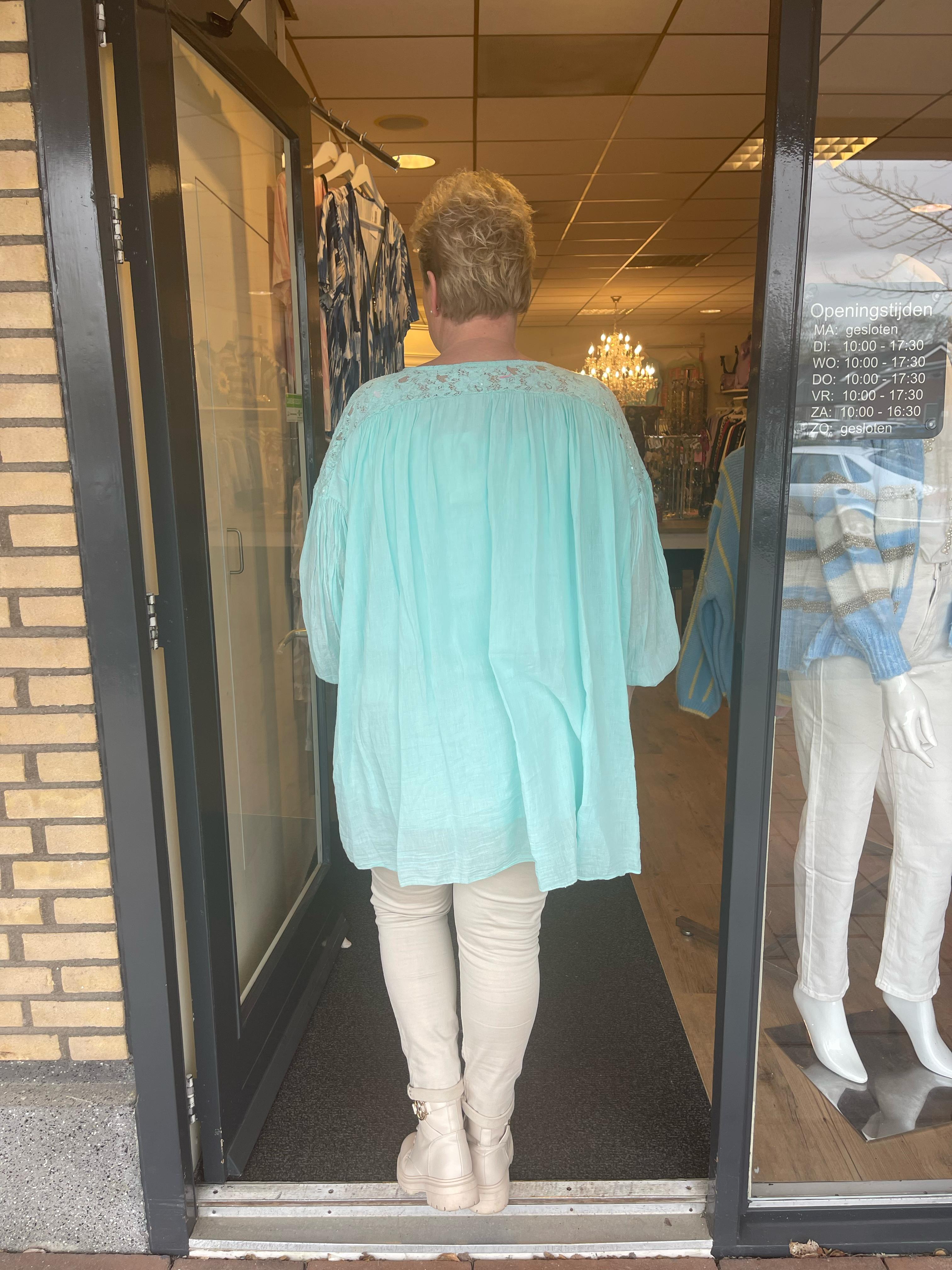 Tuniek met kant en pailletten lichtblauw