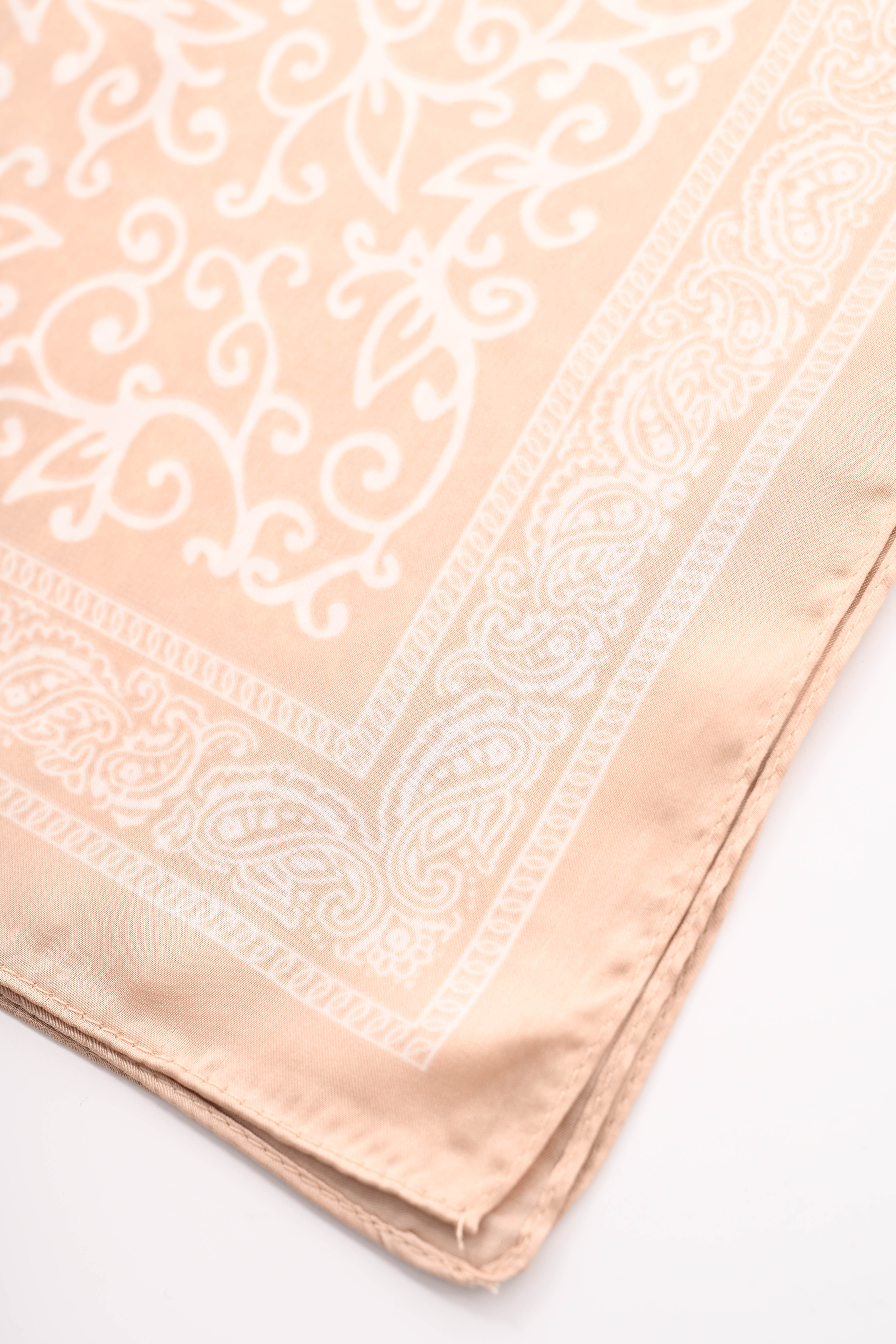 Kort sjaaltje paisley beige