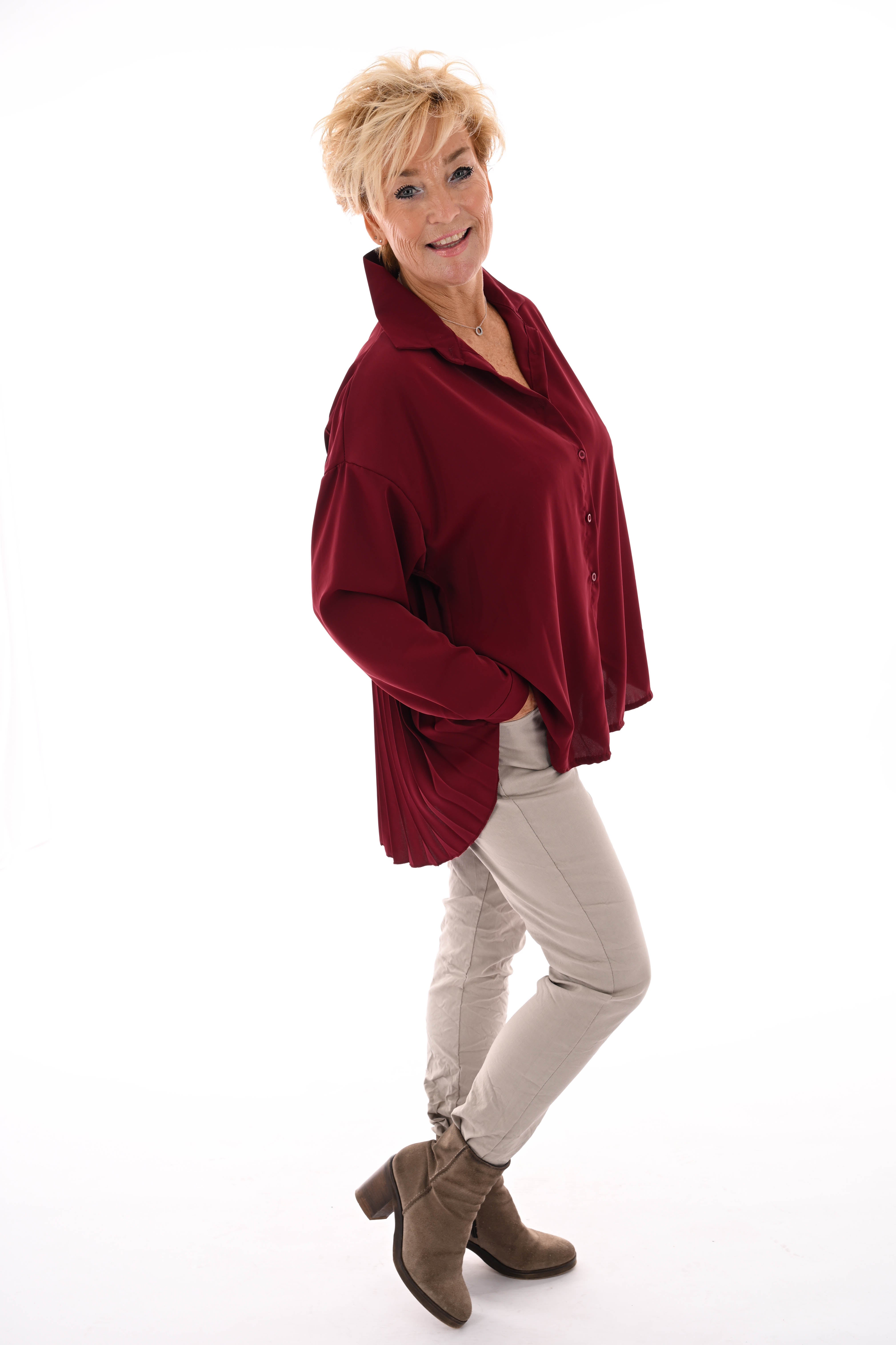 Doorknoop blouse uni plisse rug bordeaux