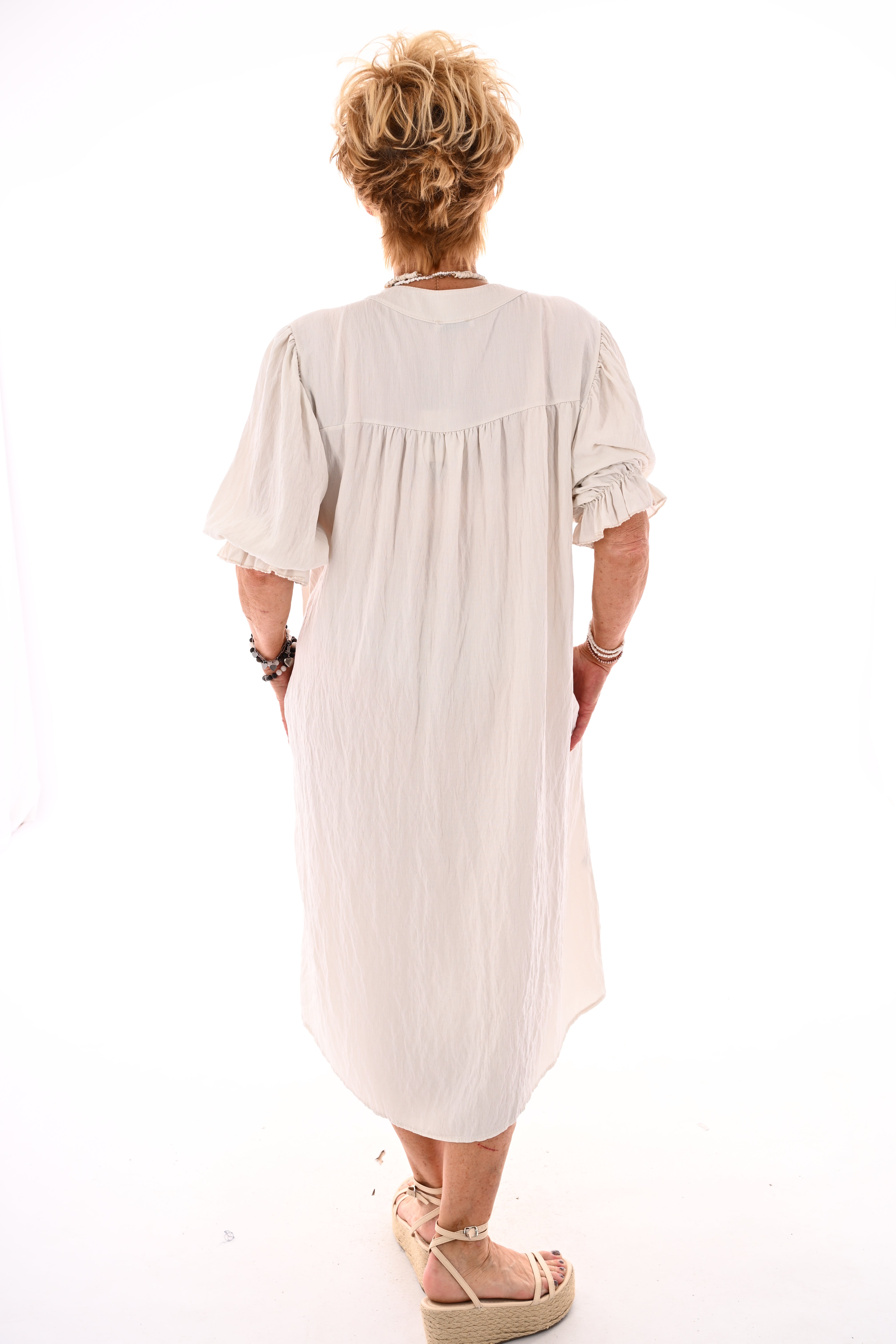 Jurk korte roezelmouwen uni beige