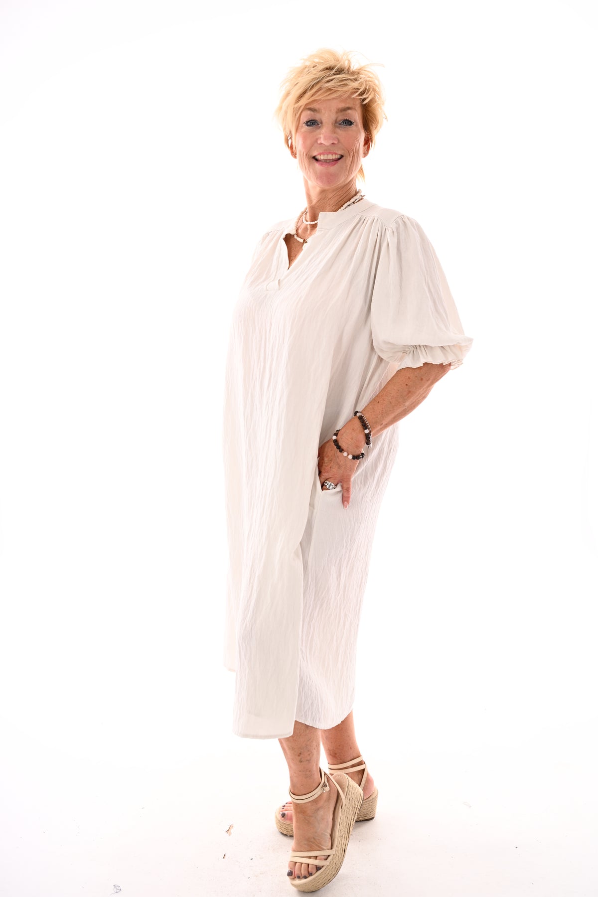 Jurk korte roezelmouwen uni beige