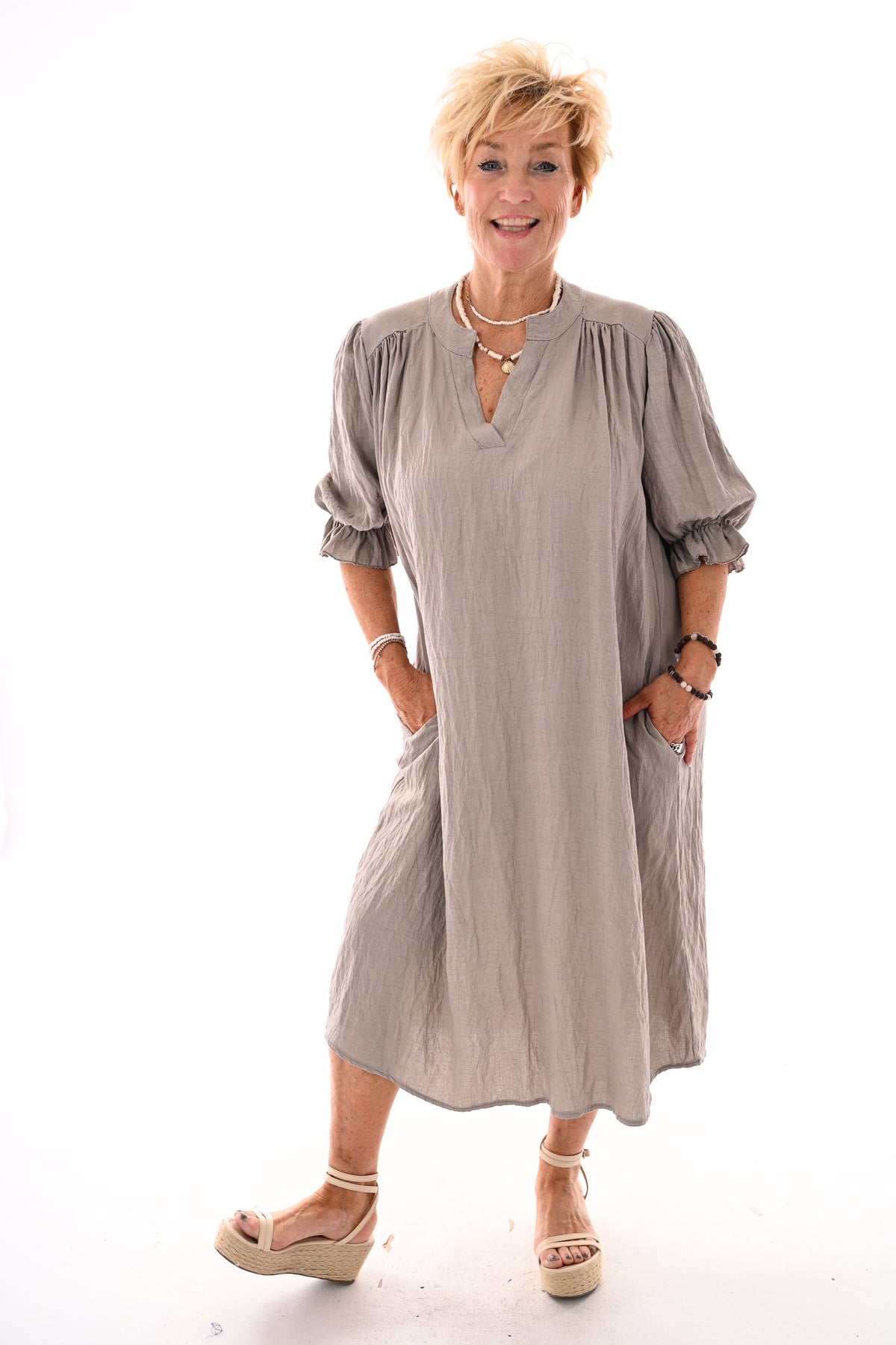 Jurk korte roezelmouwen uni taupe