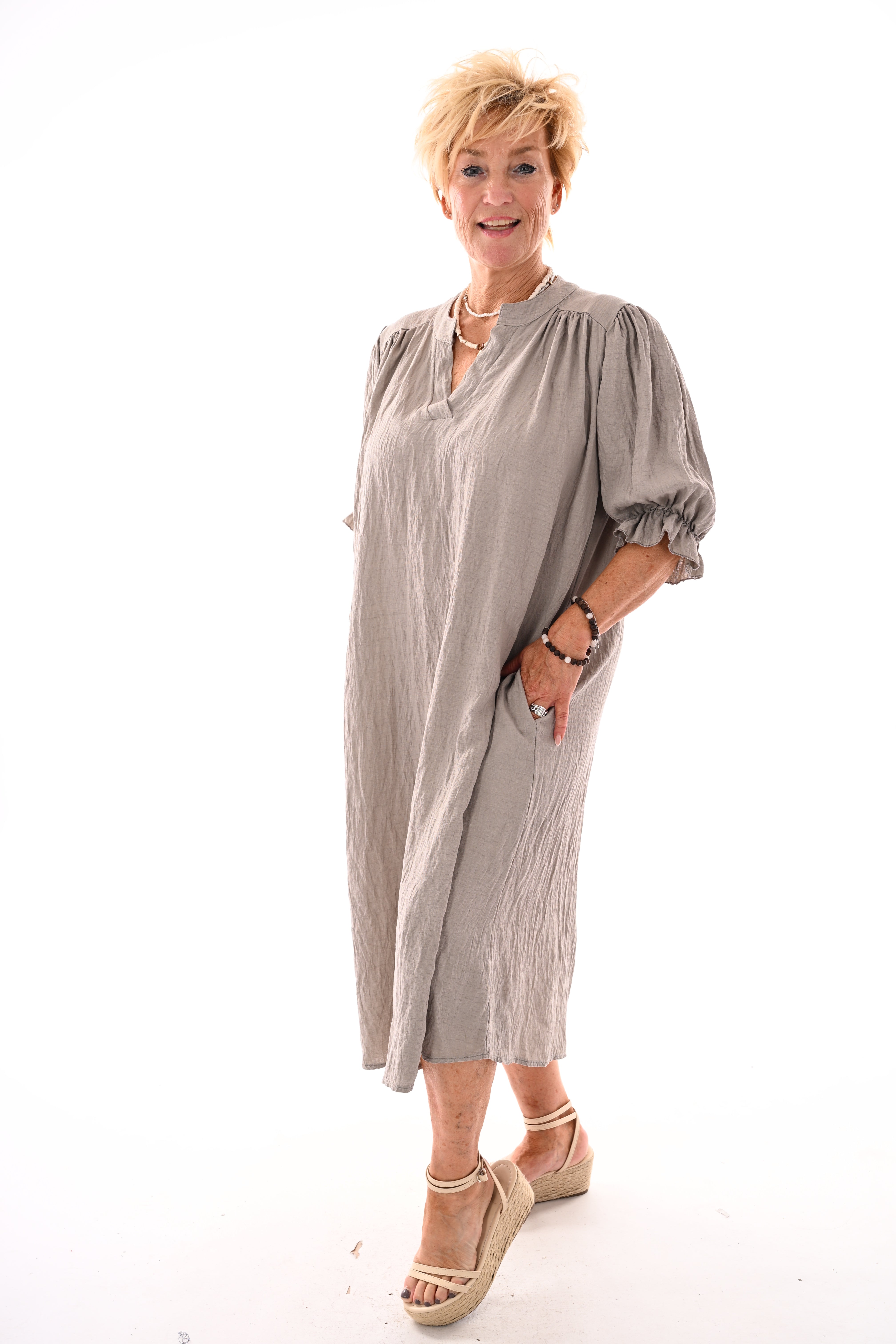 Jurk korte roezelmouwen uni taupe