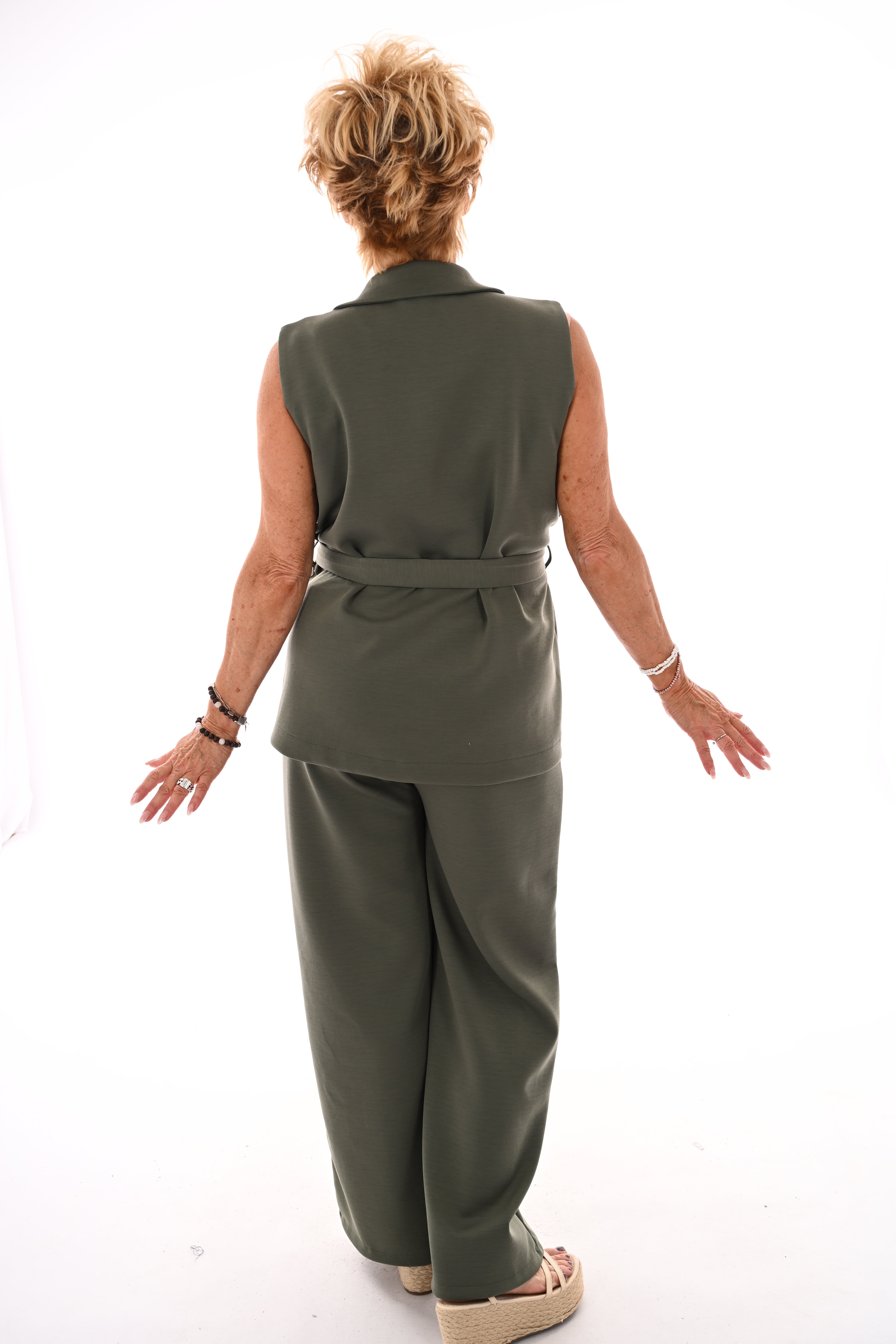 Tweedelig set gilet met ceintuur legergroen
