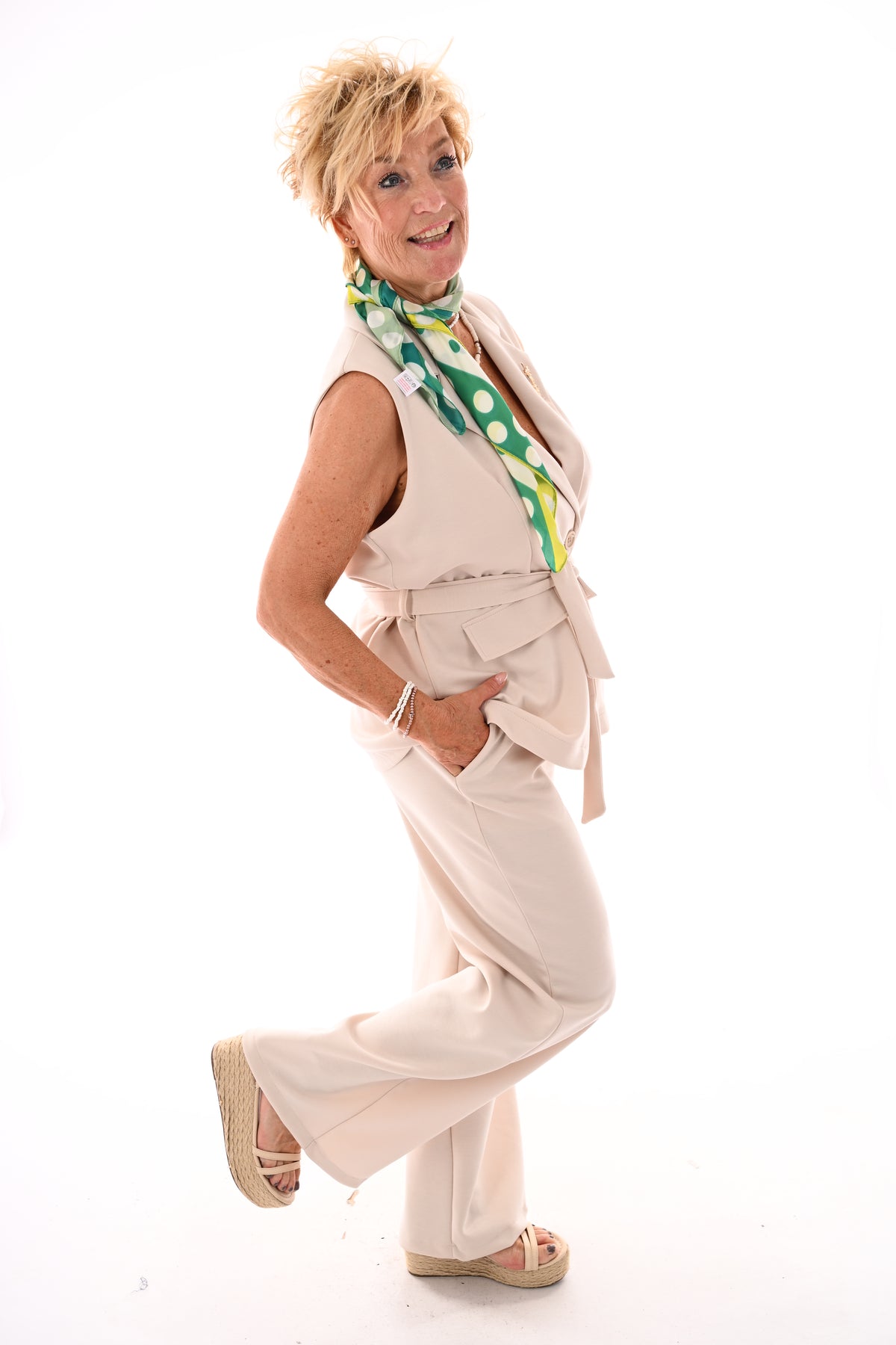 Tweedelig set gilet met ceintuur beige