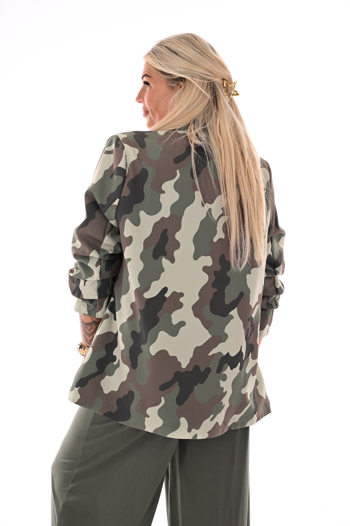 Blazer ophaalmouwen camouflage legergroen