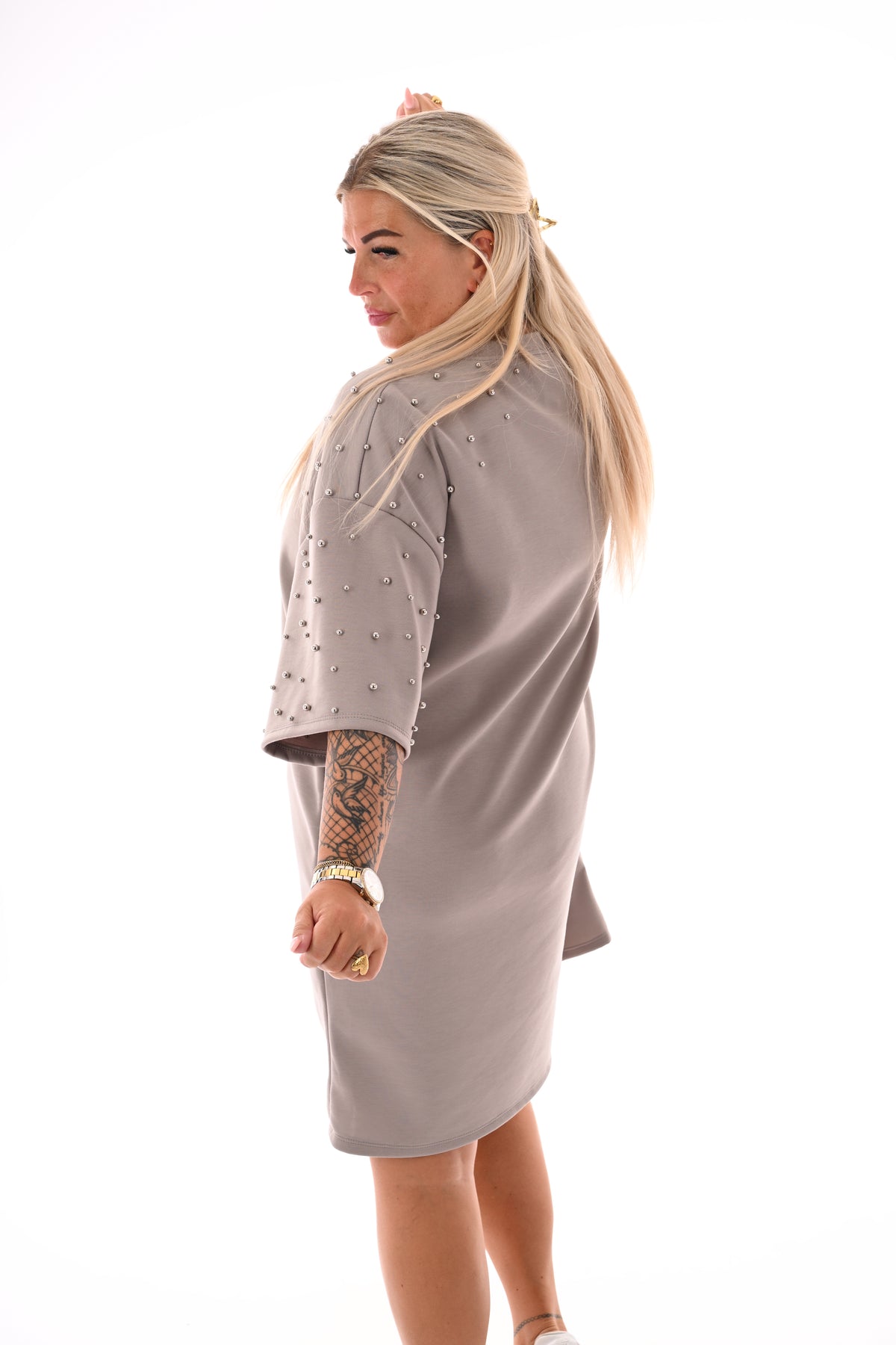 Sweaterdress studs beige