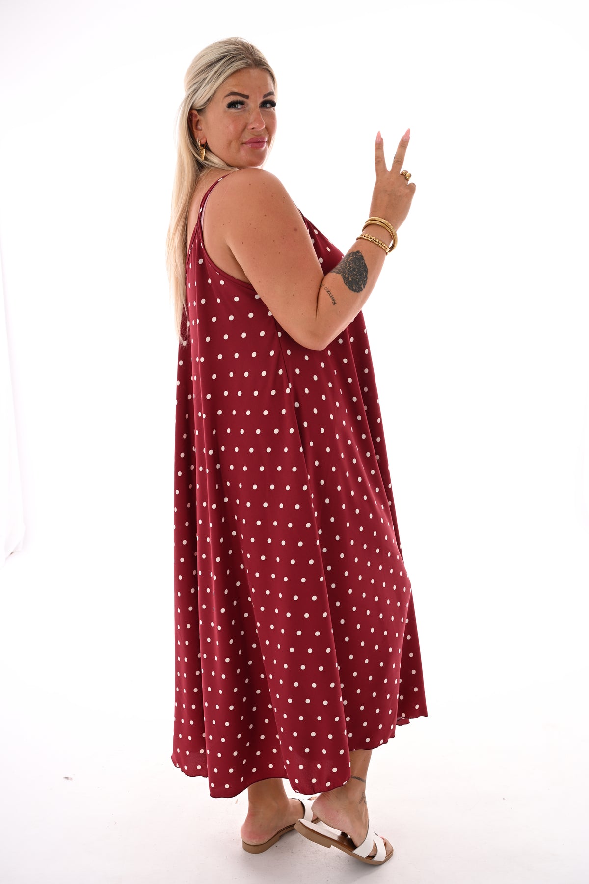 Jurk spaghetti bandjes en stippen cherryrood