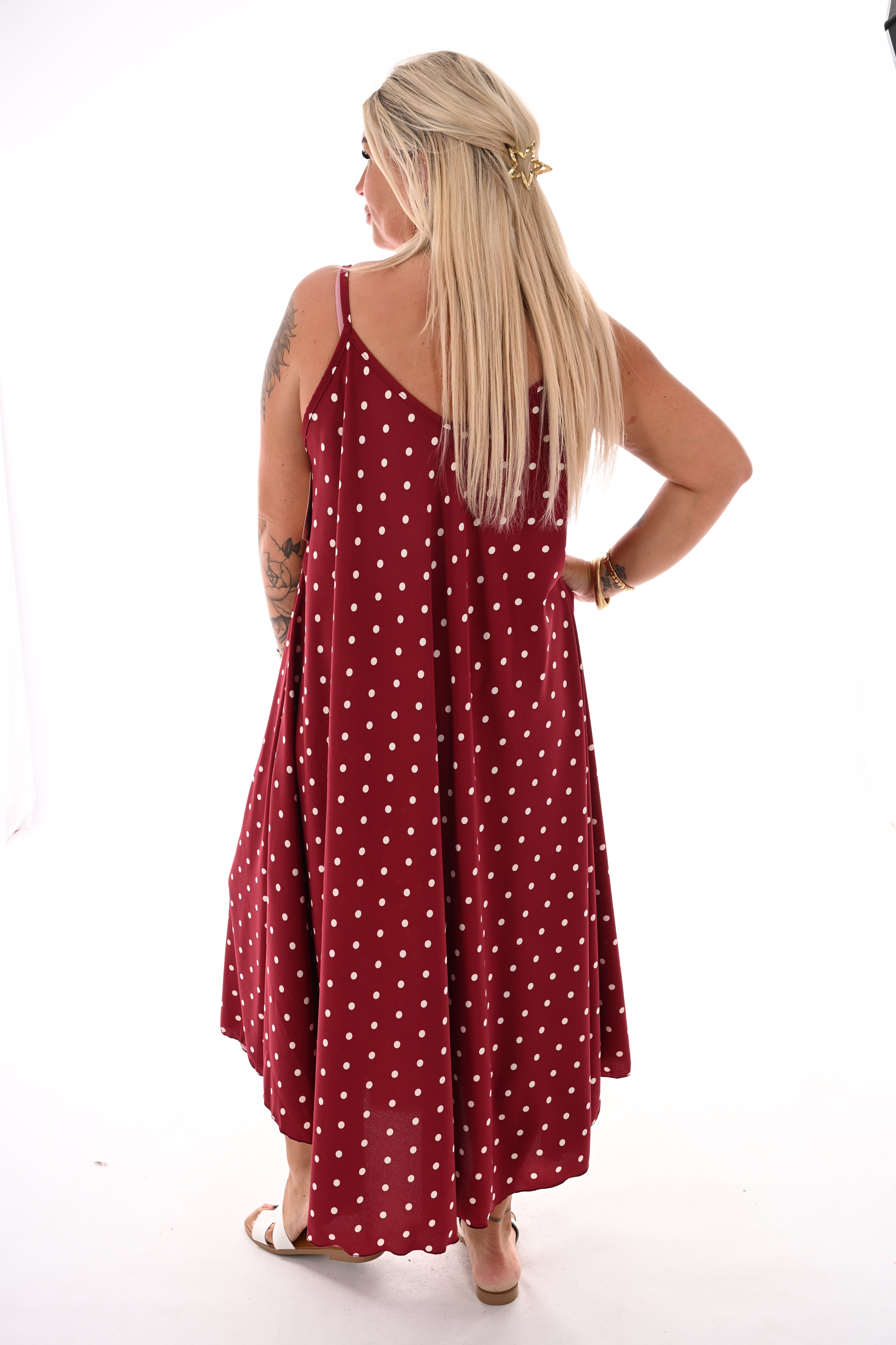 Jurk spaghetti bandjes en stippen cherryrood