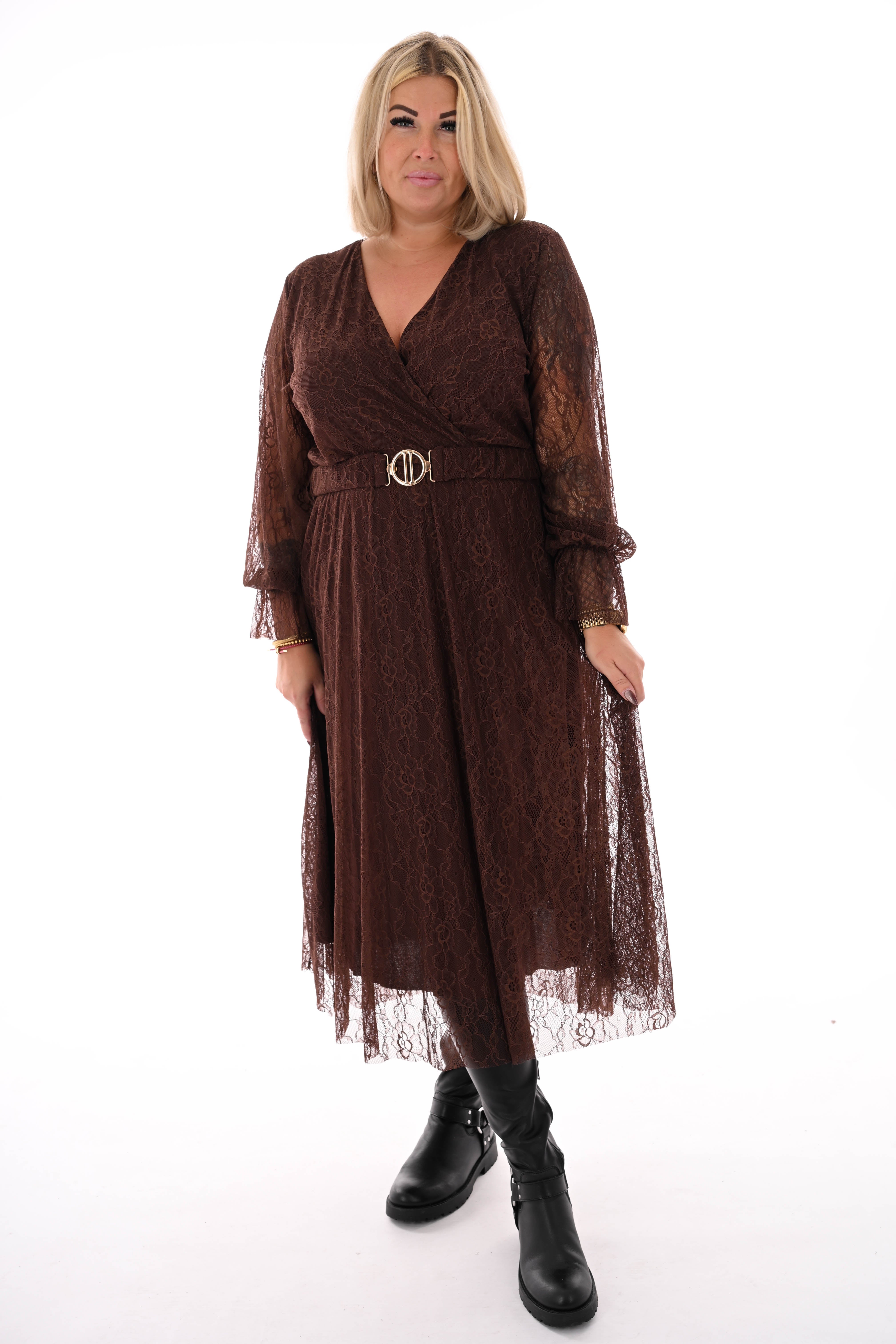 Half lange kanten jurk met riem bruin