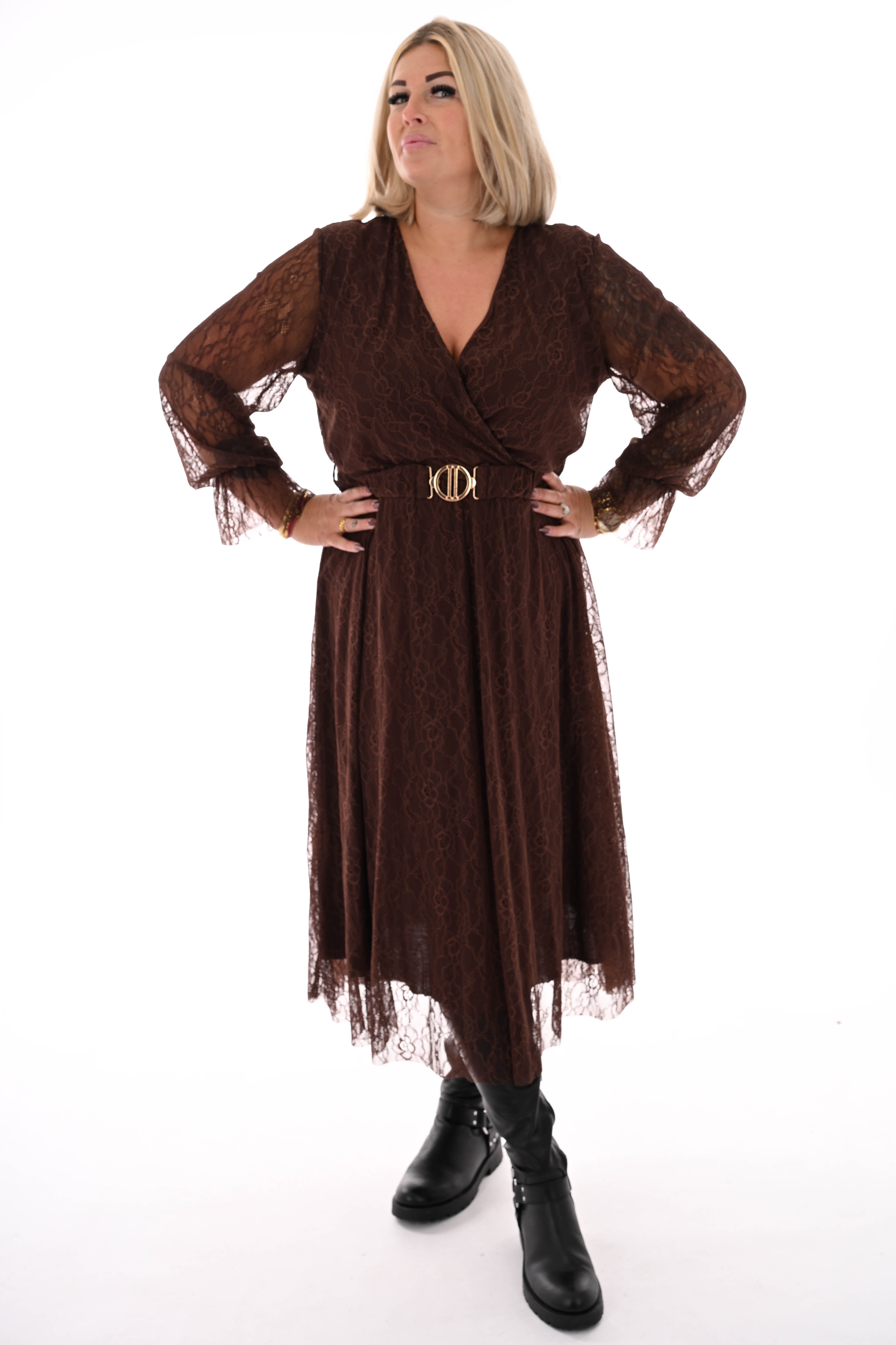 Half lange kanten jurk met riem bruin