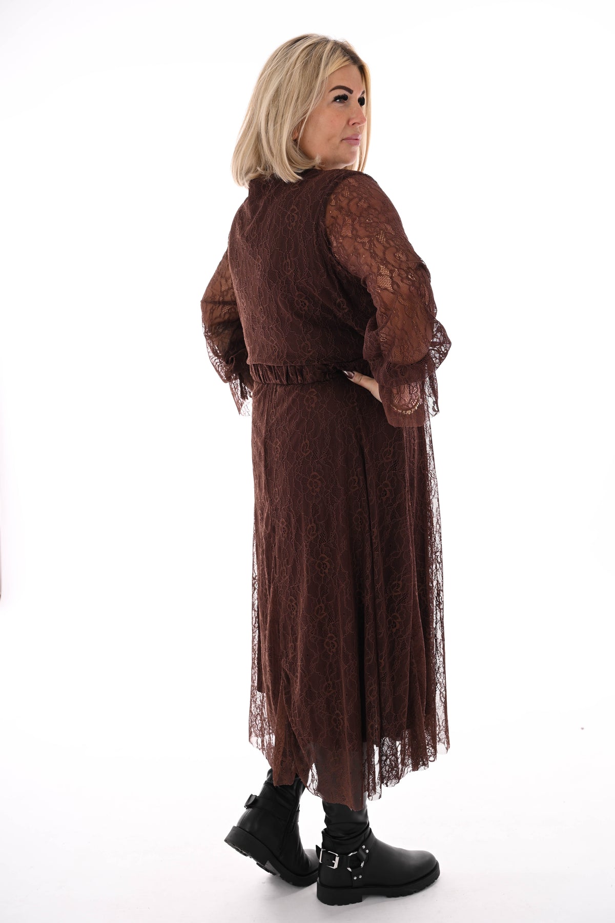 Half lange kanten jurk met riem bruin