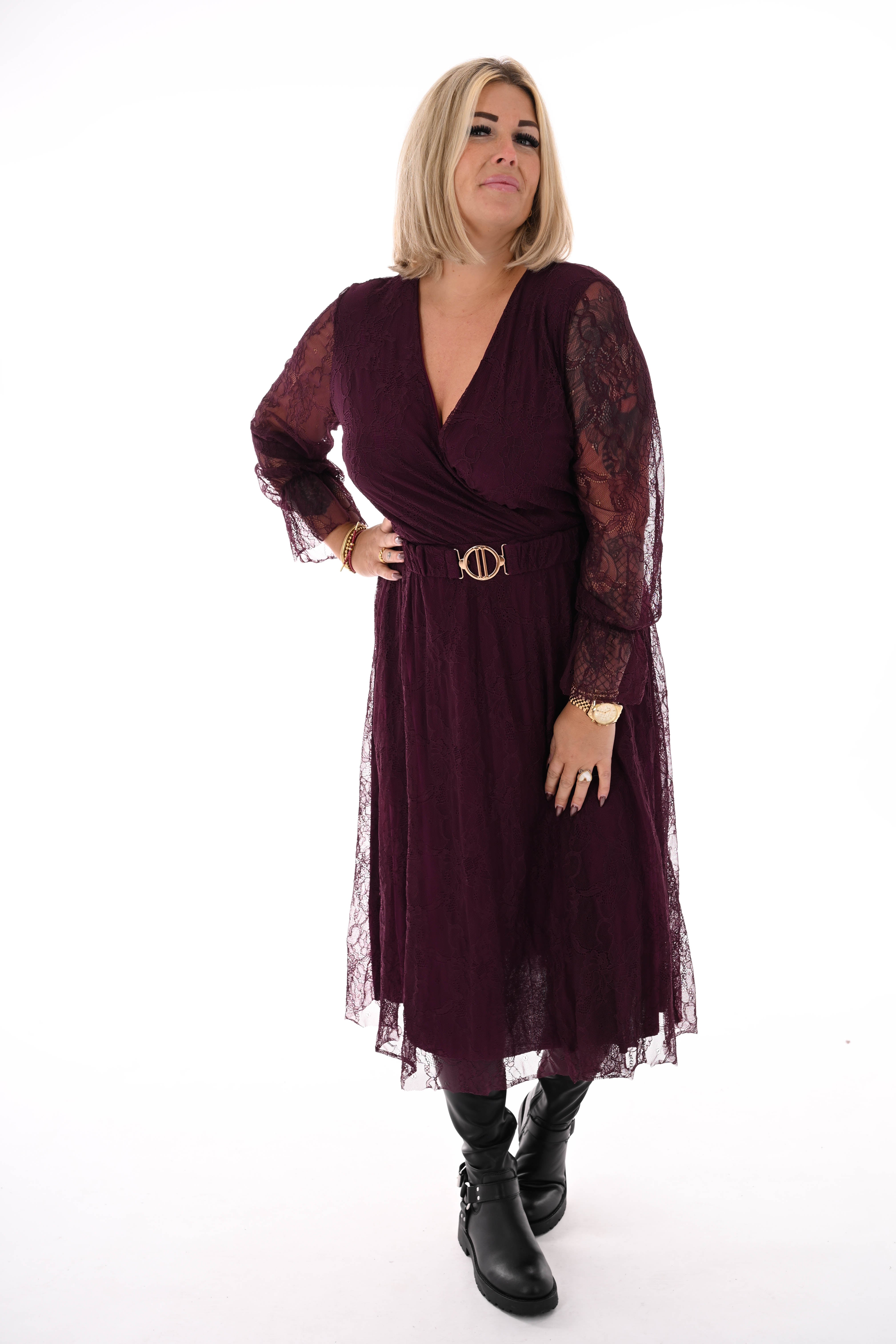 Half lange kanten jurk met riem aubergine