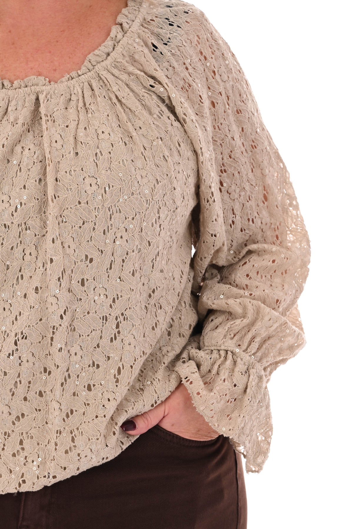 Top kant met pailletten trompetmouwen beige