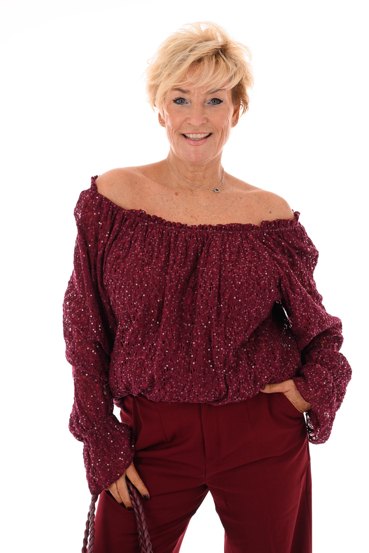 Top kant met pailletten trompetmouwen bordeaux