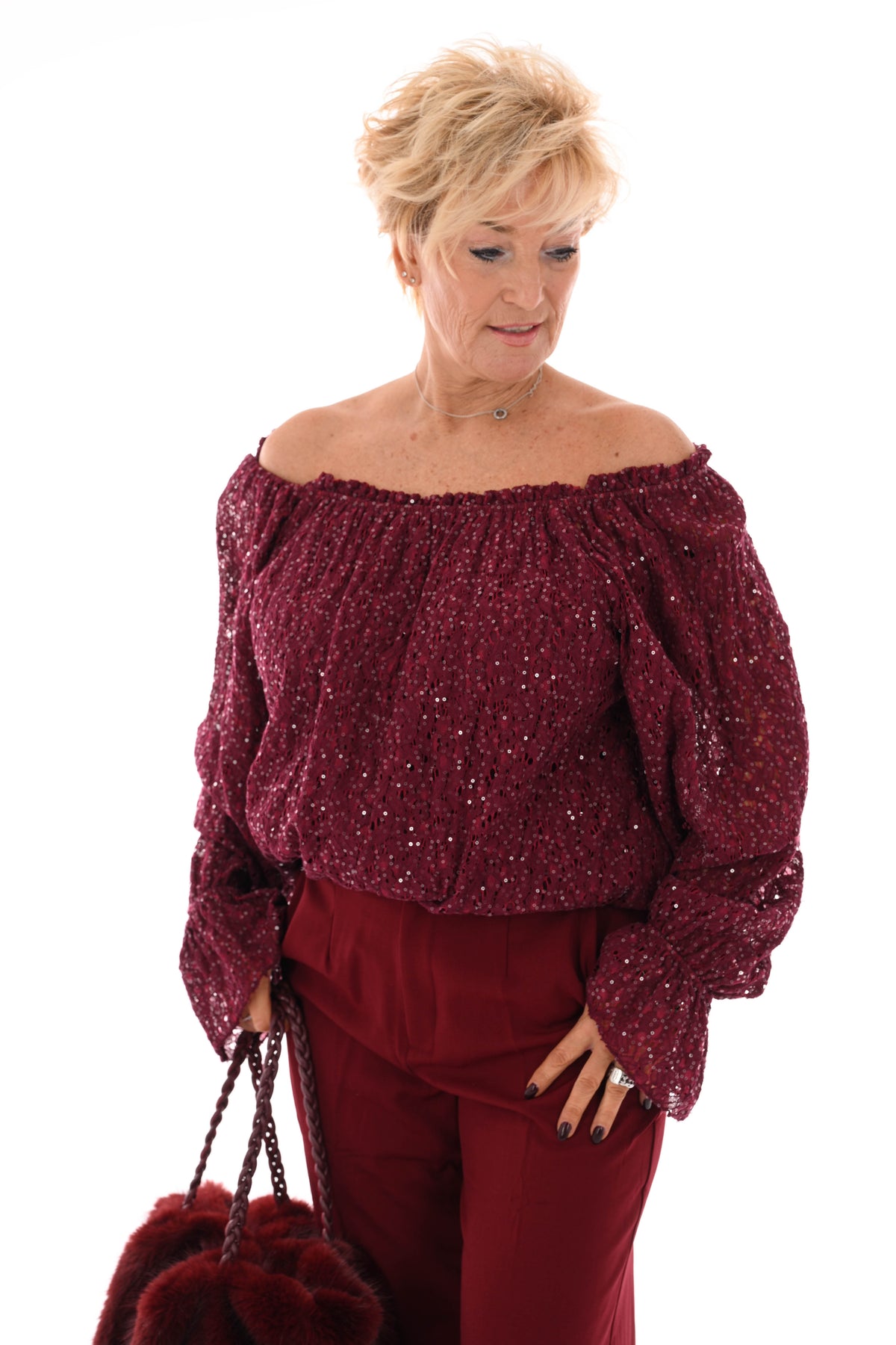 Top kant met pailletten trompetmouwen bordeaux