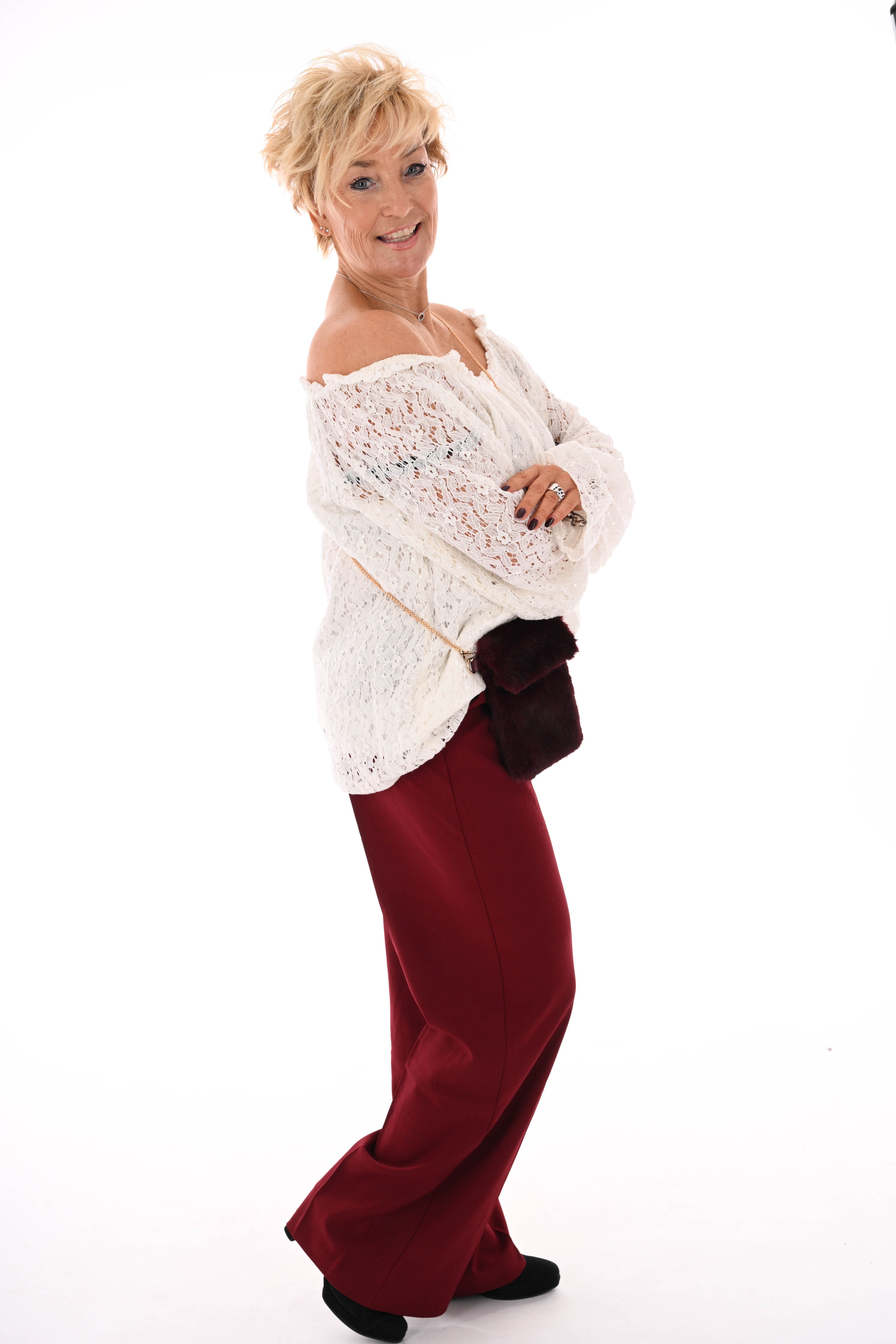 Top kant met pailletten trompetmouwen roomwit