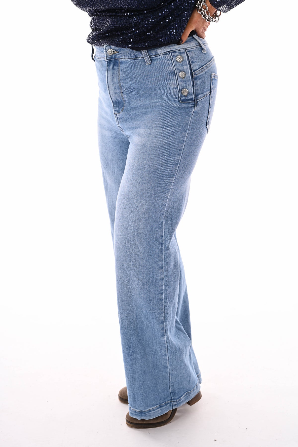 Redberry wide leg met sierknopen lichtblauw