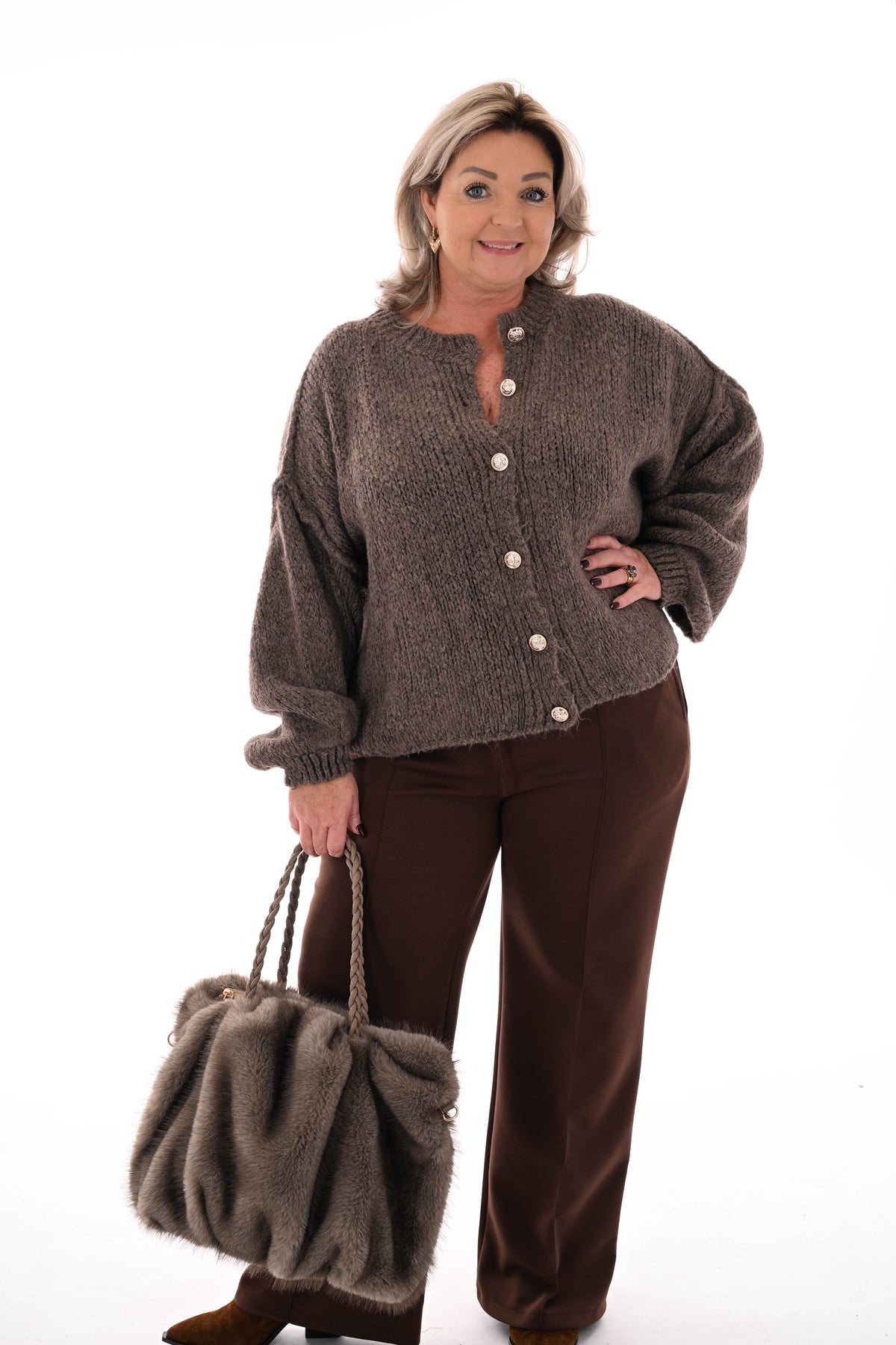 Grof gebreid vest met knopen taupe