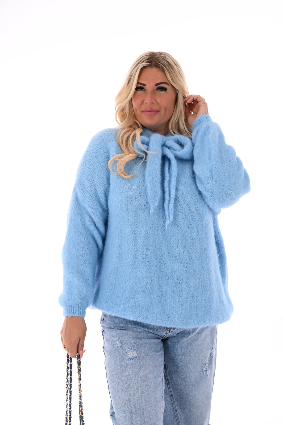 Fijn gebreide vleermuis trui strik uni blauw