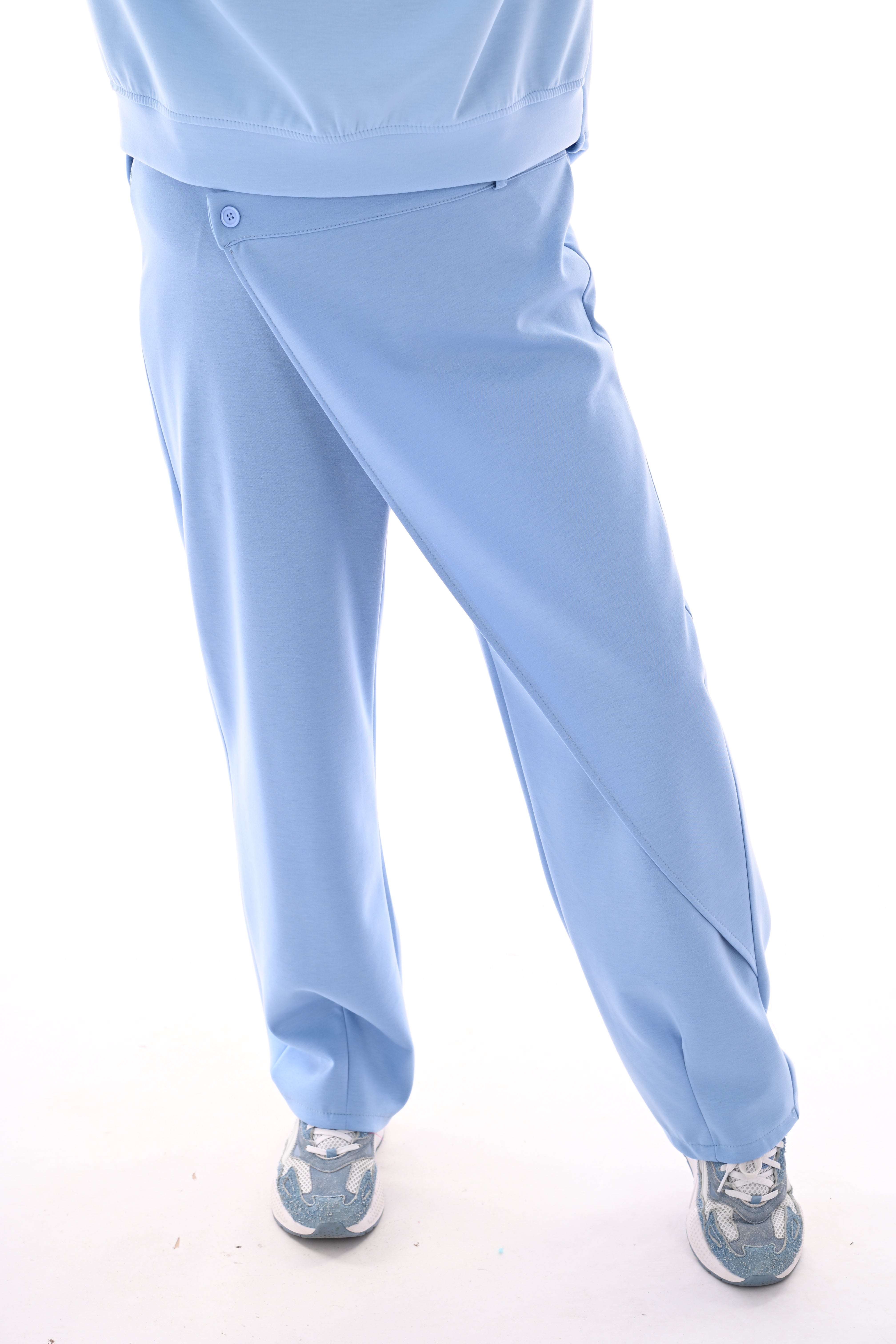Broek schuine knoop lichtblauw