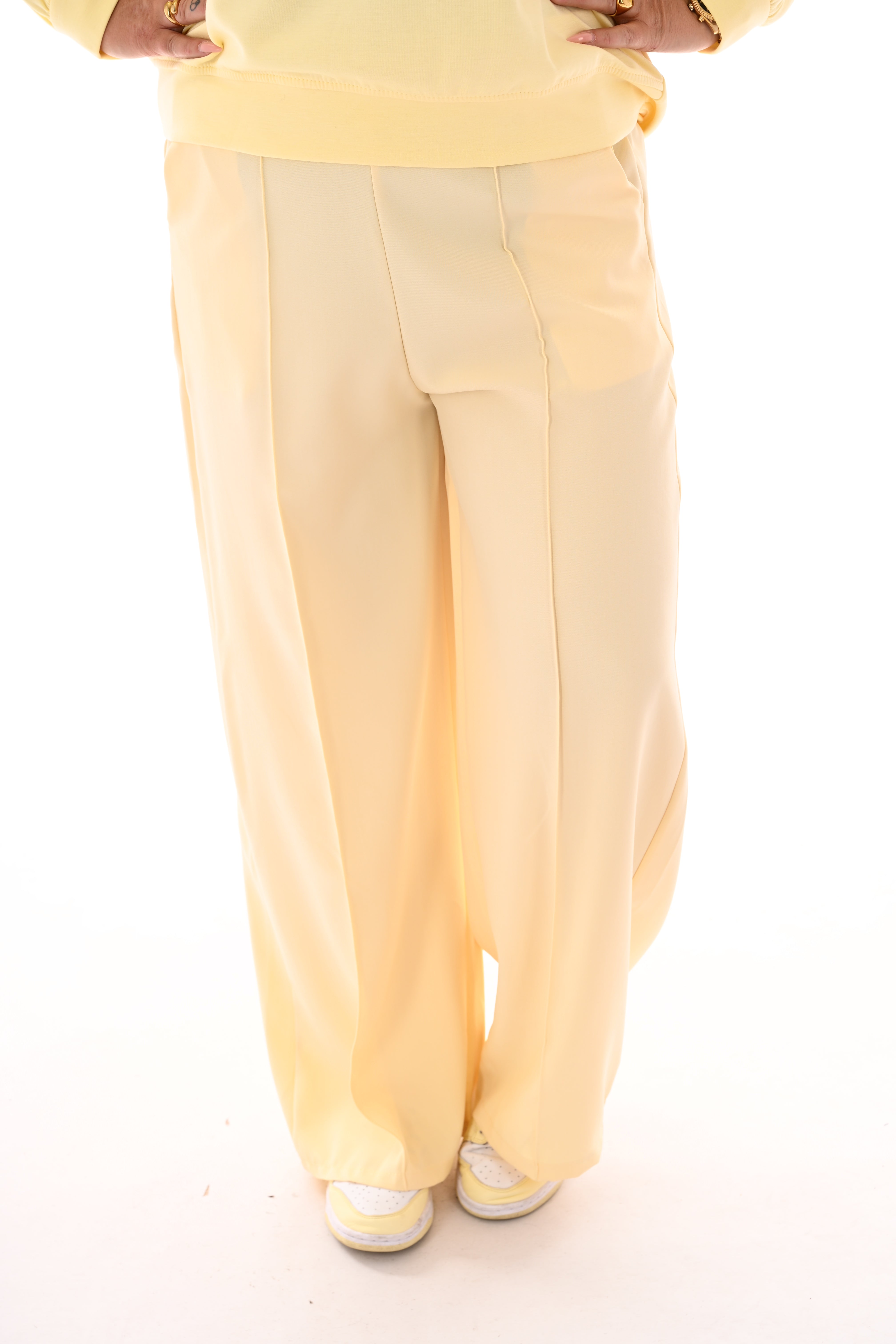 Wijde pantalon met elastieken taille botergeel